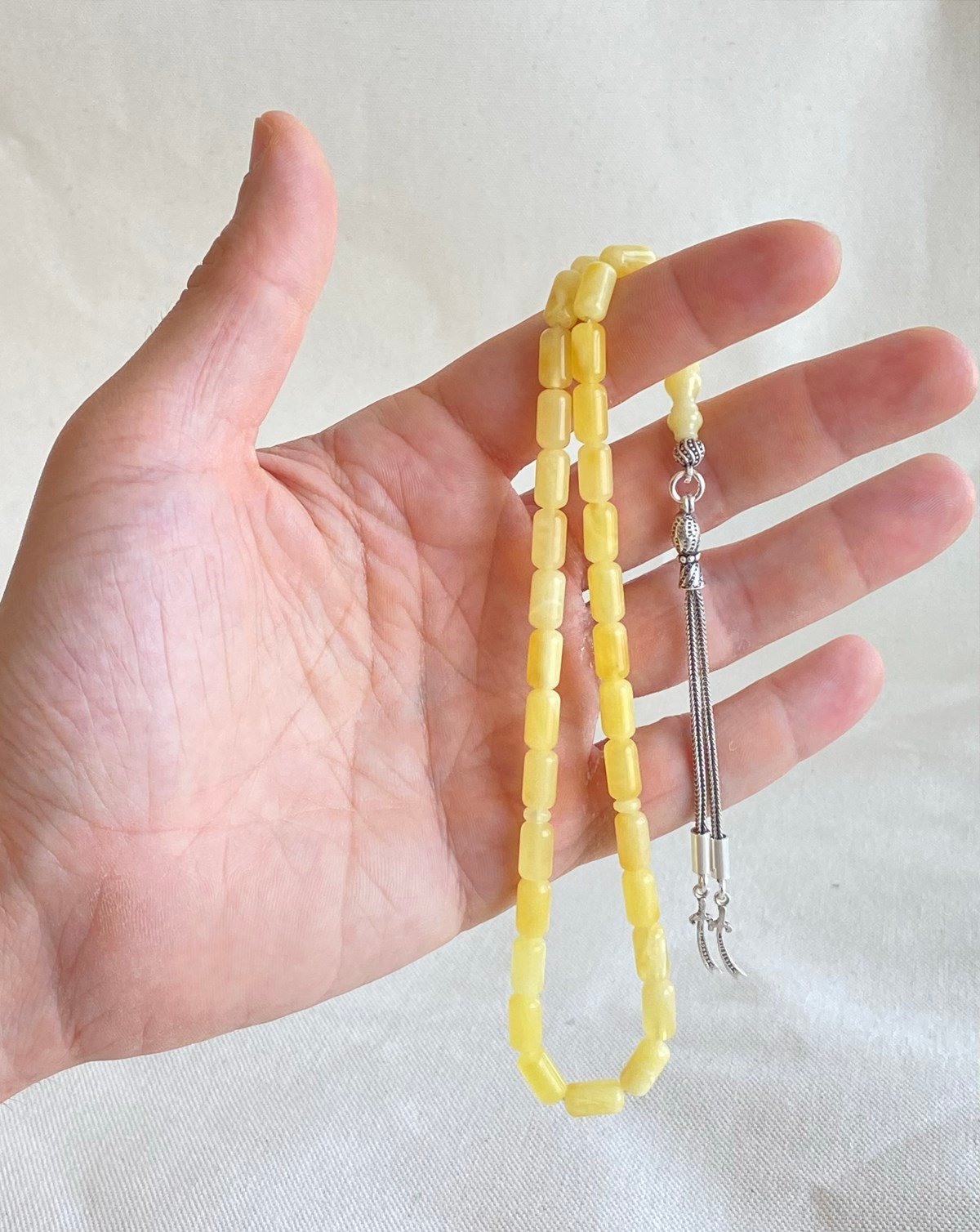 925 Ayar Gümüş Püsküllü Silindir Kesim Mat Sarı Baltık Damla Kehribar Tesbih