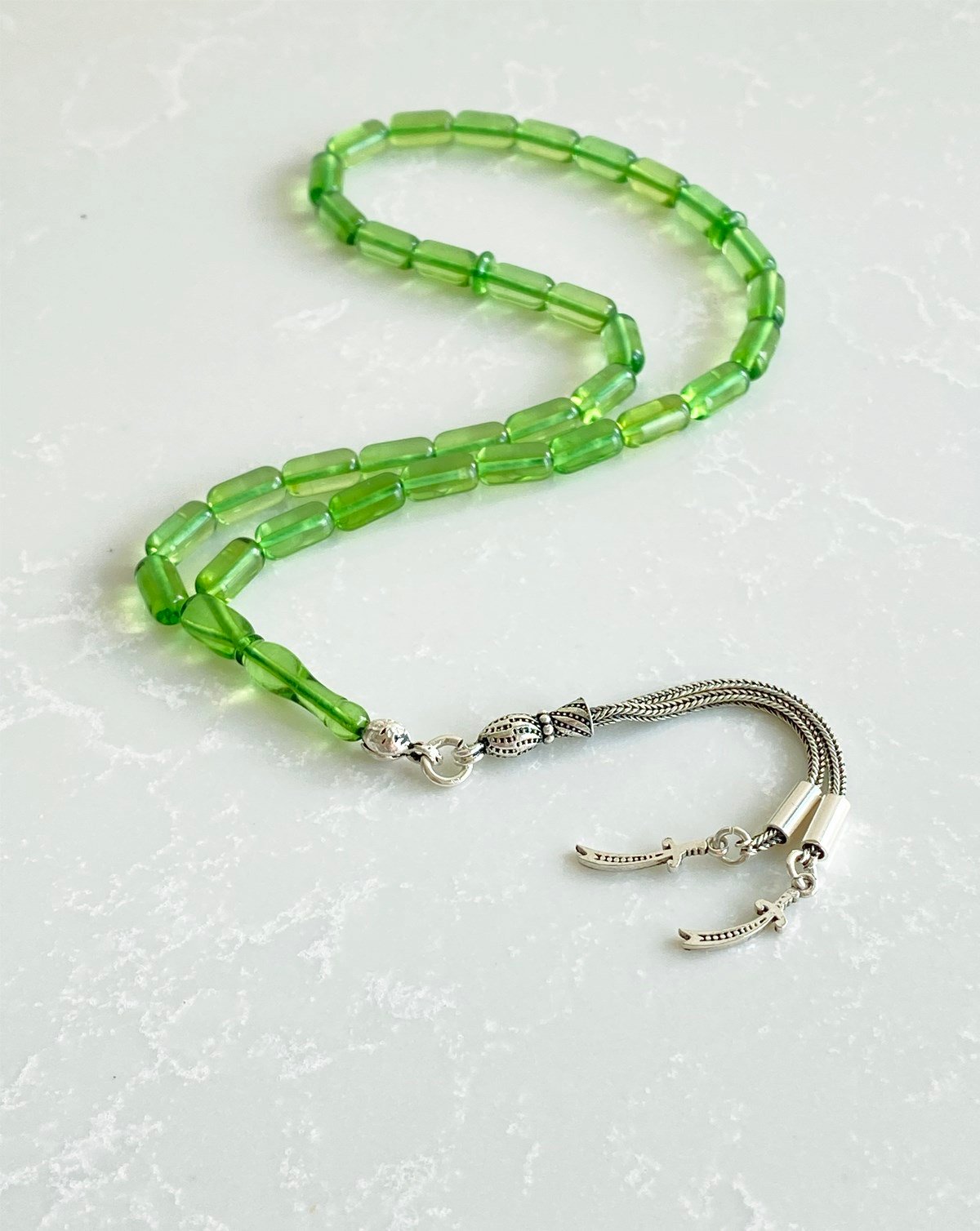 925 Ayar Gümüş Püsküllü Silindir Kesim Yeşil Damla Kehribar Tesbih