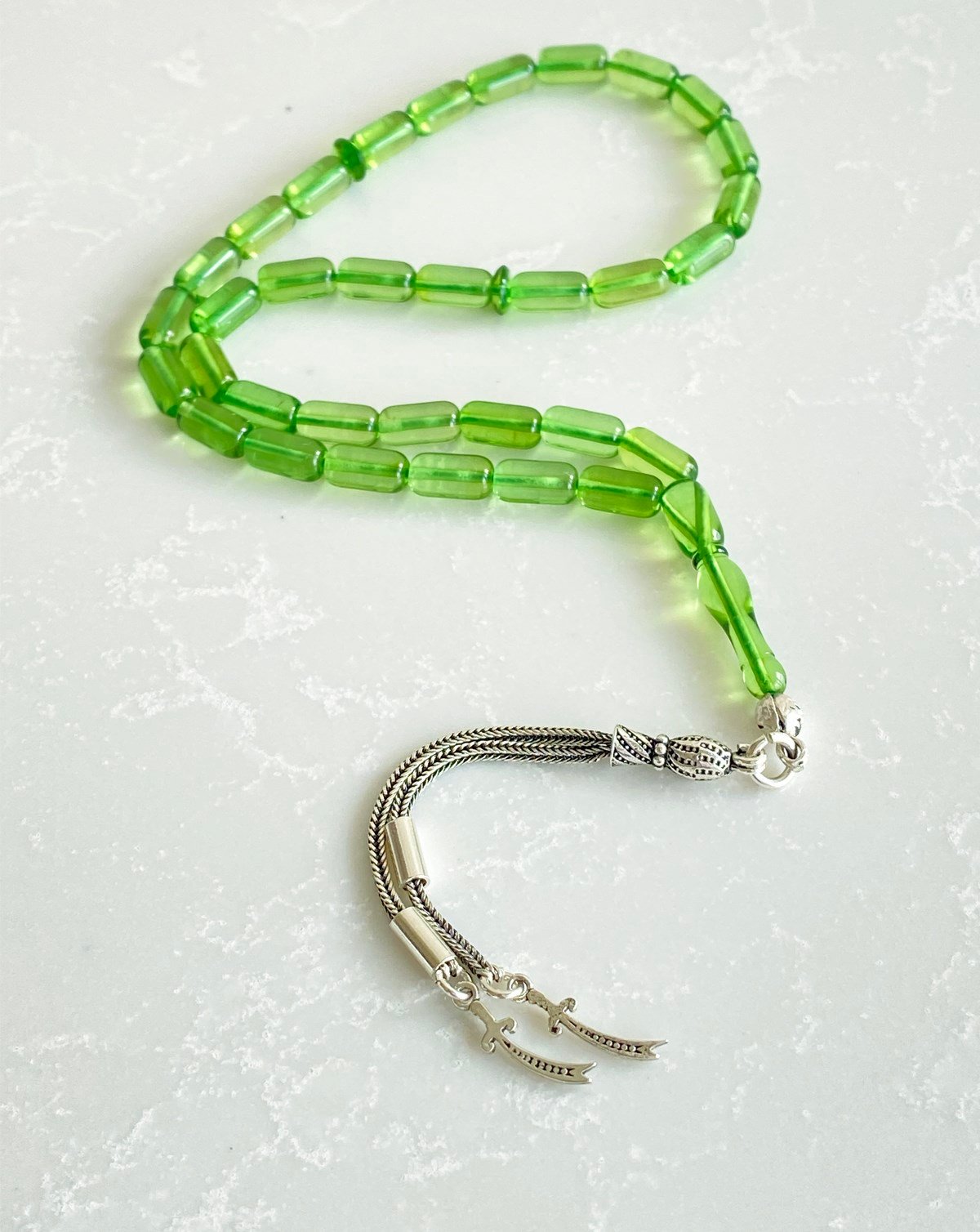 925 Ayar Gümüş Püsküllü Silindir Kesim Yeşil Damla Kehribar Tesbih