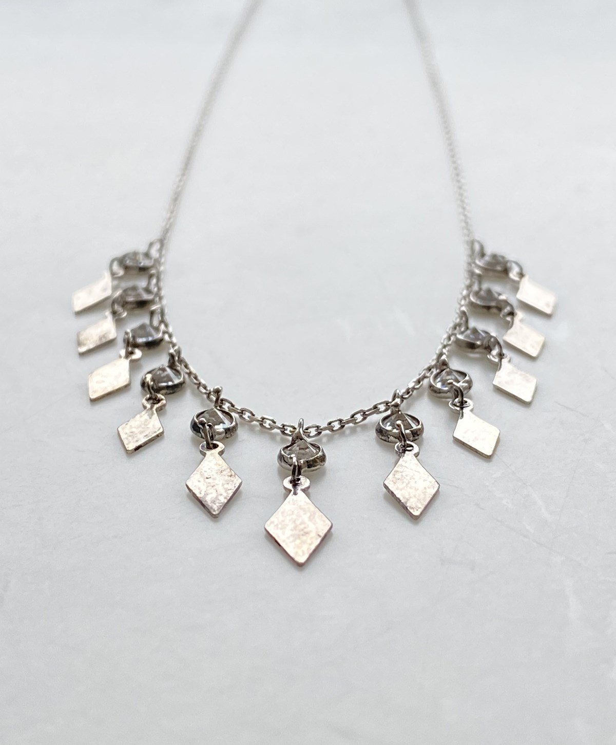 Gurmet Taşlı Baget Gümüş Kolye