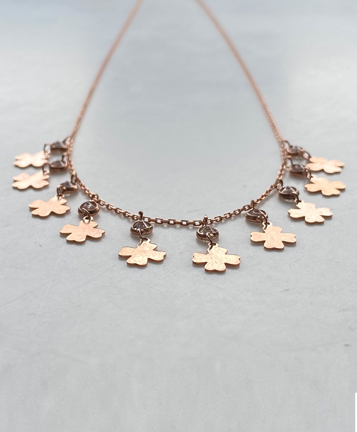 Gurmet Taşlı Yonca Gümüş Kolye