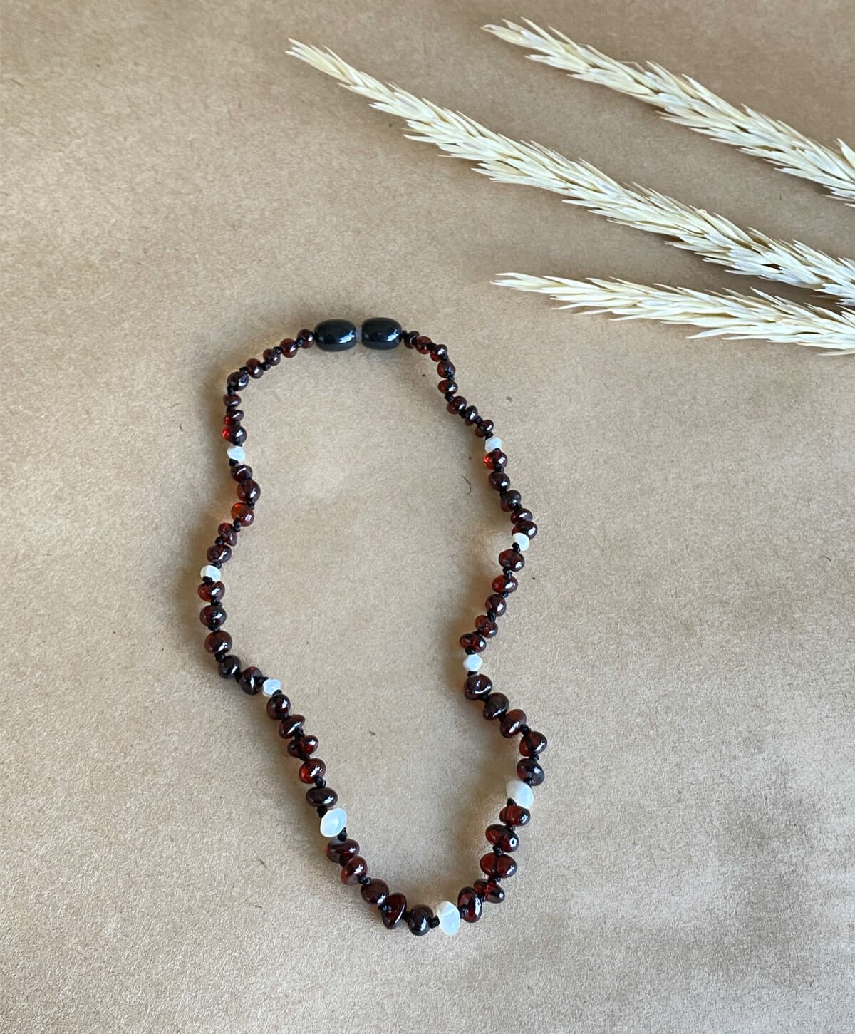 İnci Taşlı Vişne Rengi Kehribar Kolye