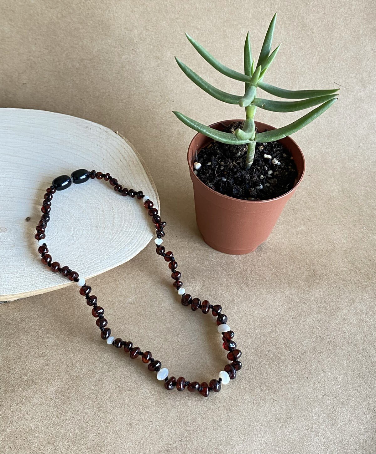 İnci Taşlı Vişne Rengi Kehribar Kolye