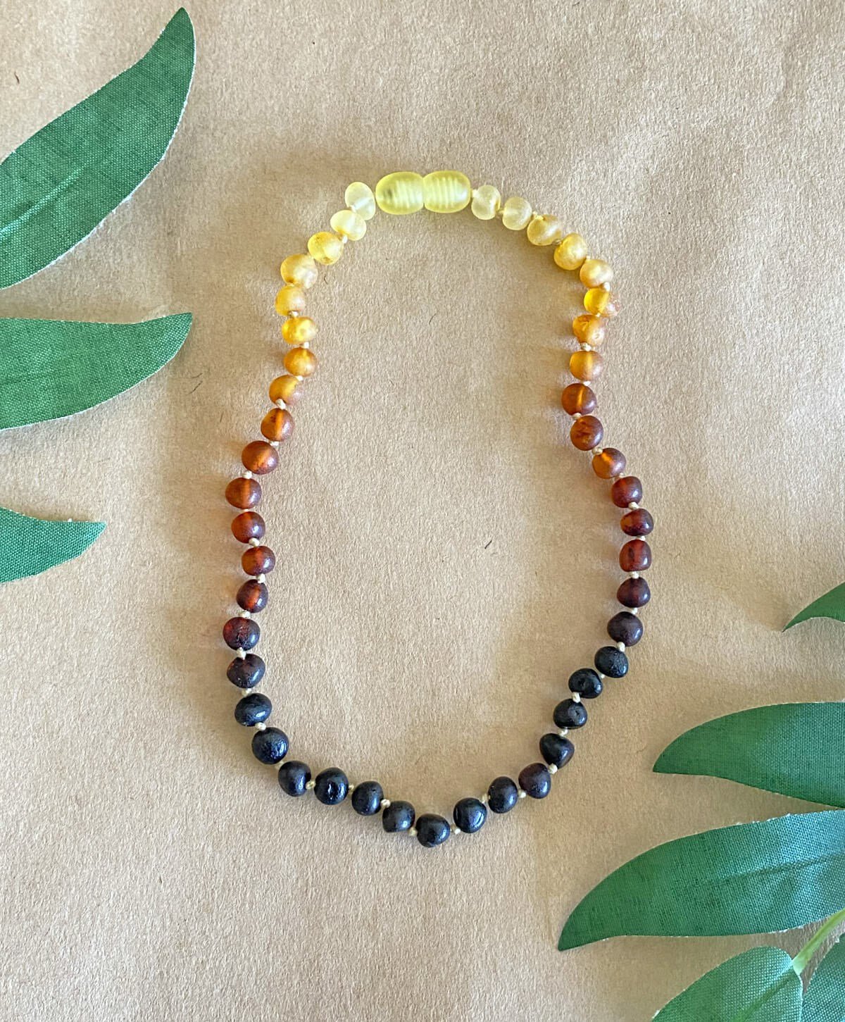 Mat Gökkuşağı Rengi Kehribar Kolye