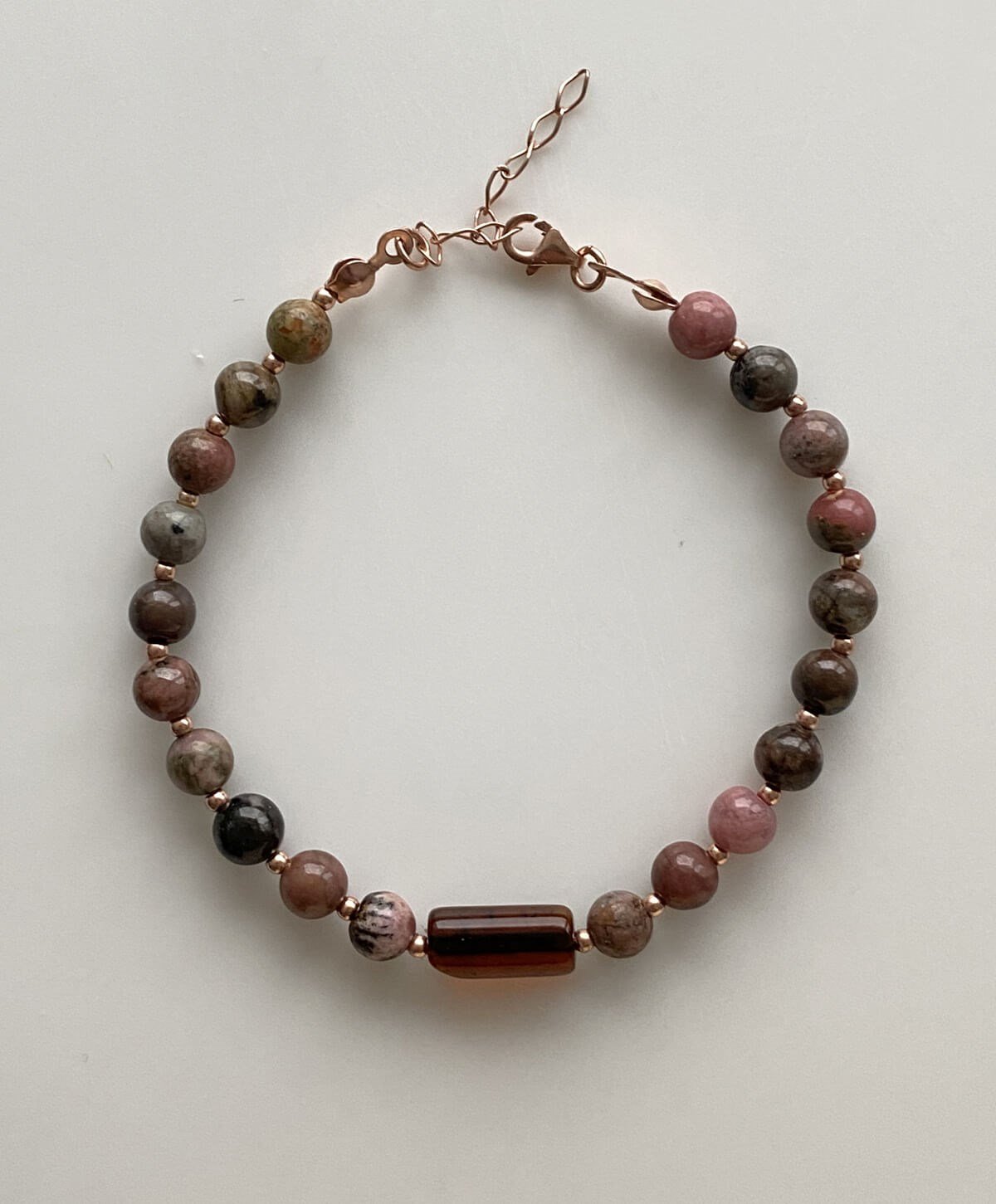 Rodonit Taşlı Vişne Rengi Kehribar Bileklik