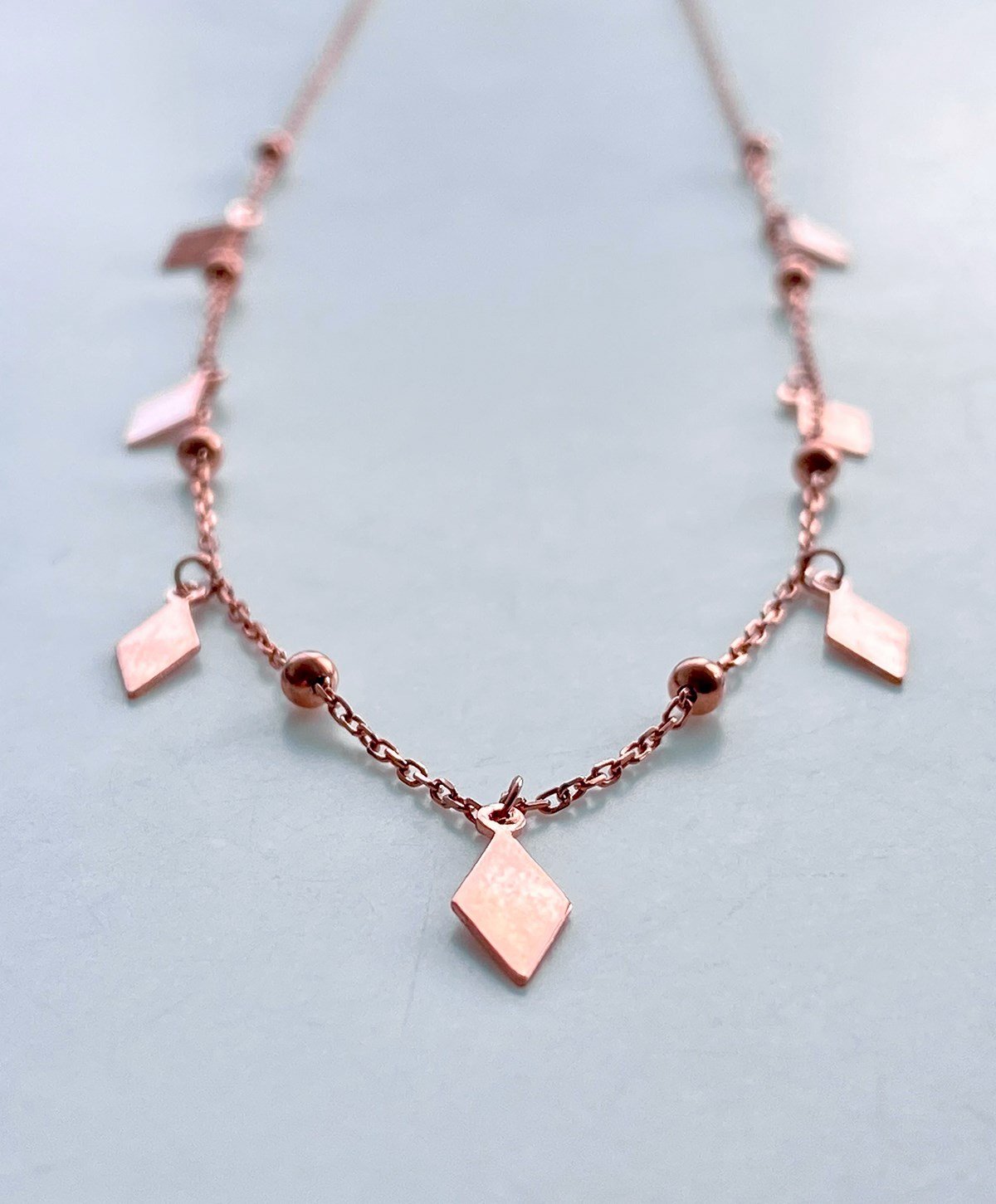 Top Detaylı Karo Gümüş Kolye