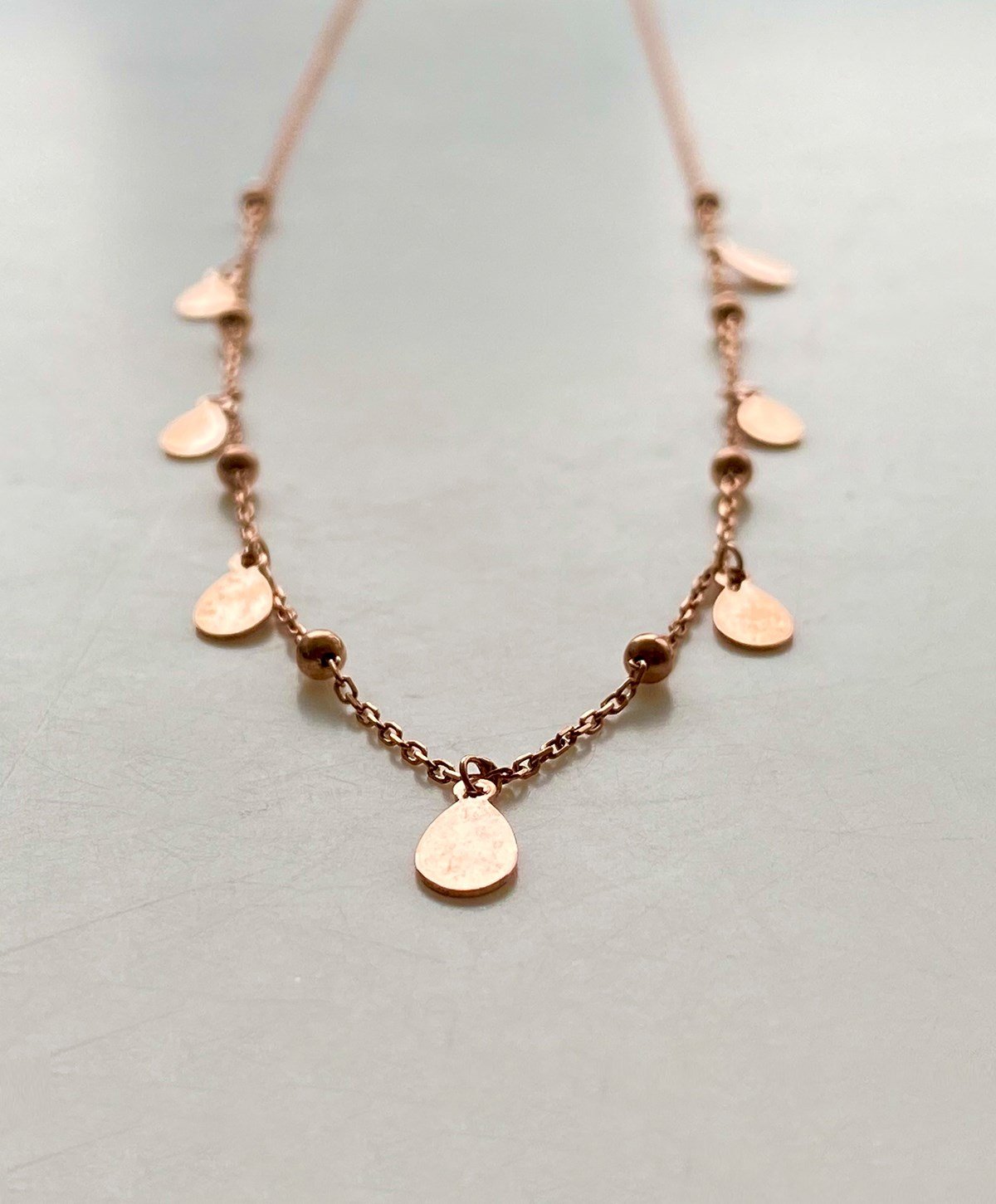 Top Detaylı Pul Gümüş Kolye