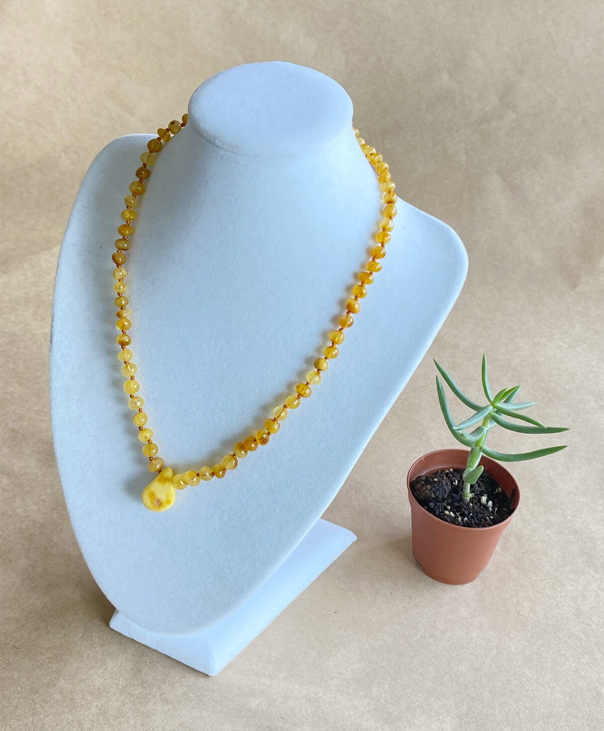 Uçlu Milky Kehribar Kolye