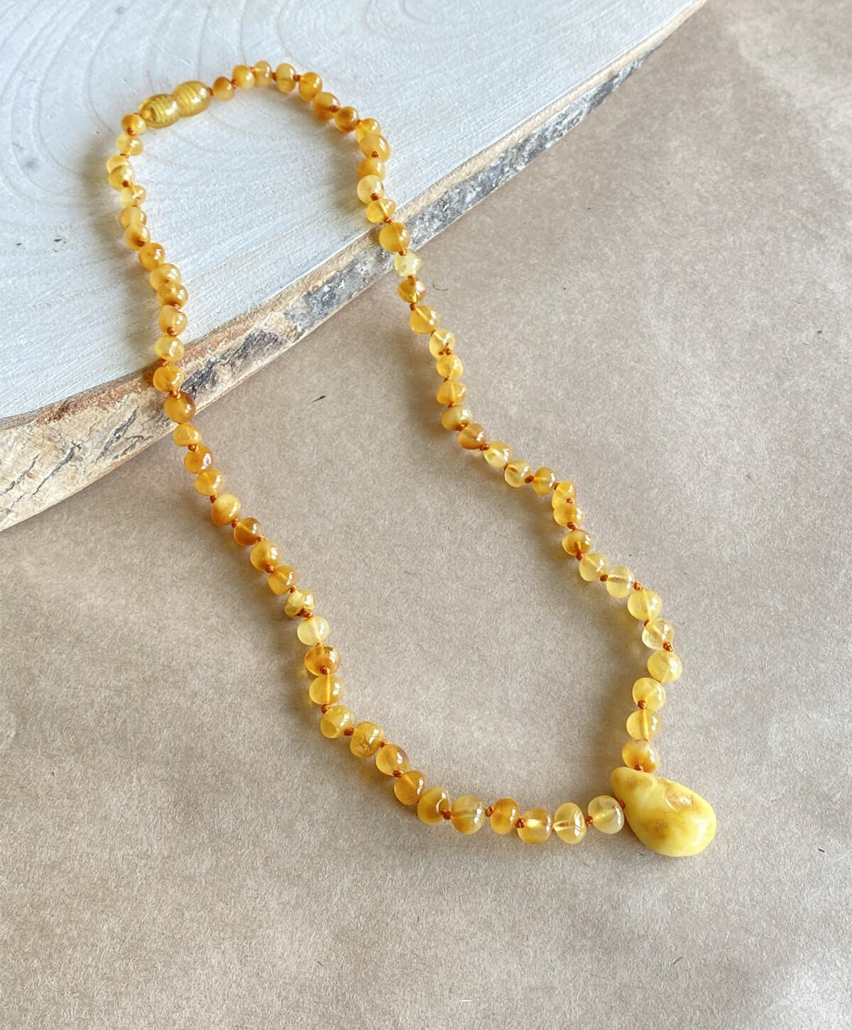 Uçlu Milky Kehribar Kolye