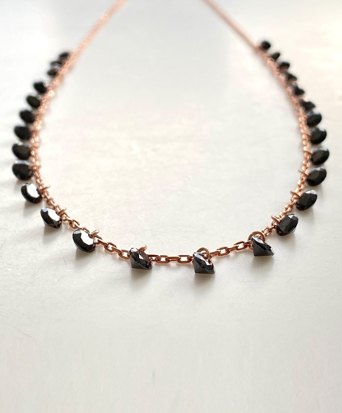 Yuvarlak Siyah Taşlı Gümüş Kolye