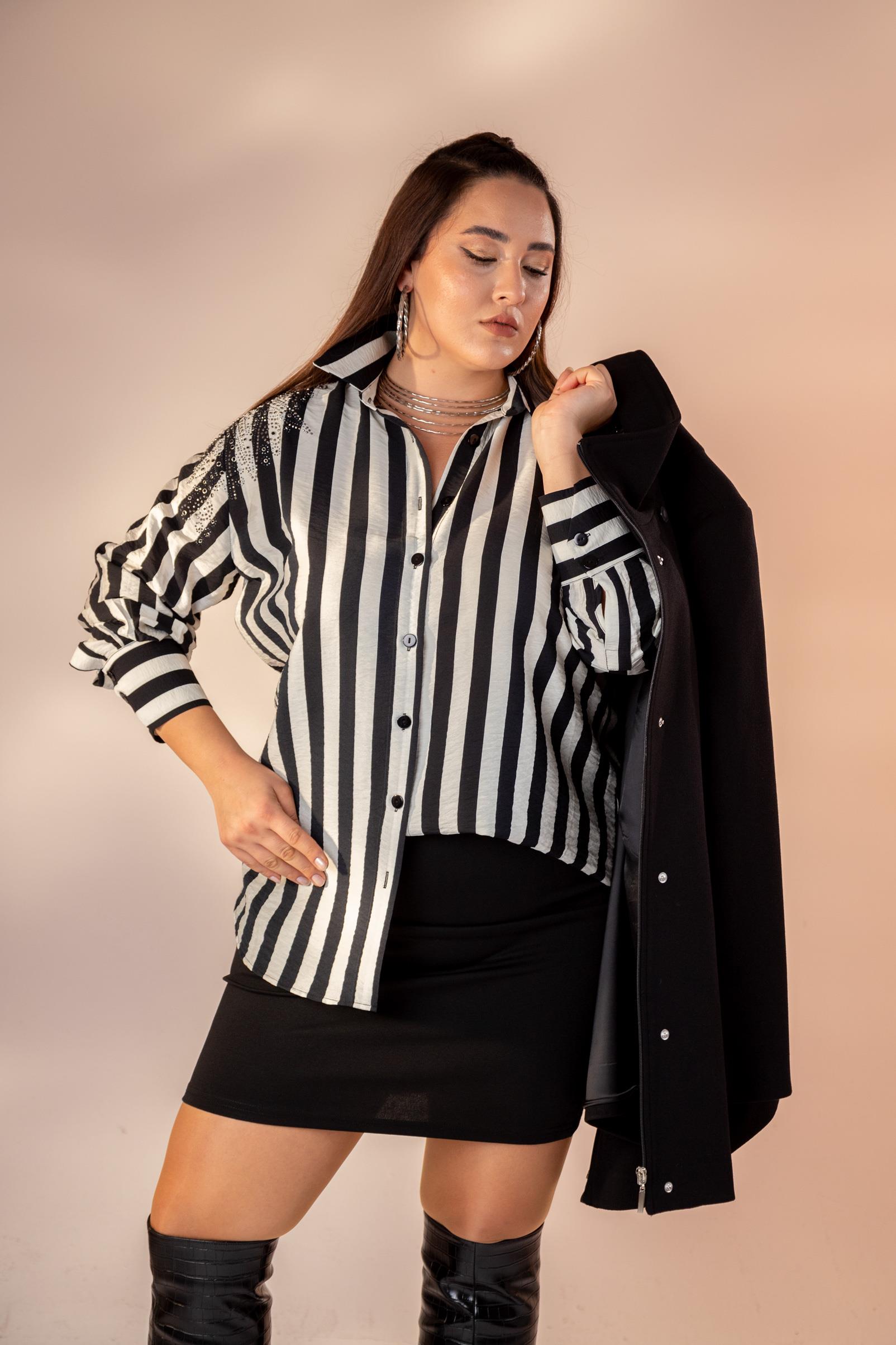 Büyük Beden 2230040 Çıt Çıt Detaylı Kısa Kaban  Siyah