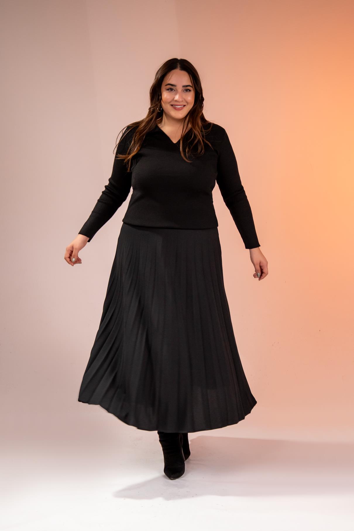 Büyük Beden 2237001 Uzun Piliseli Etek  Siyah