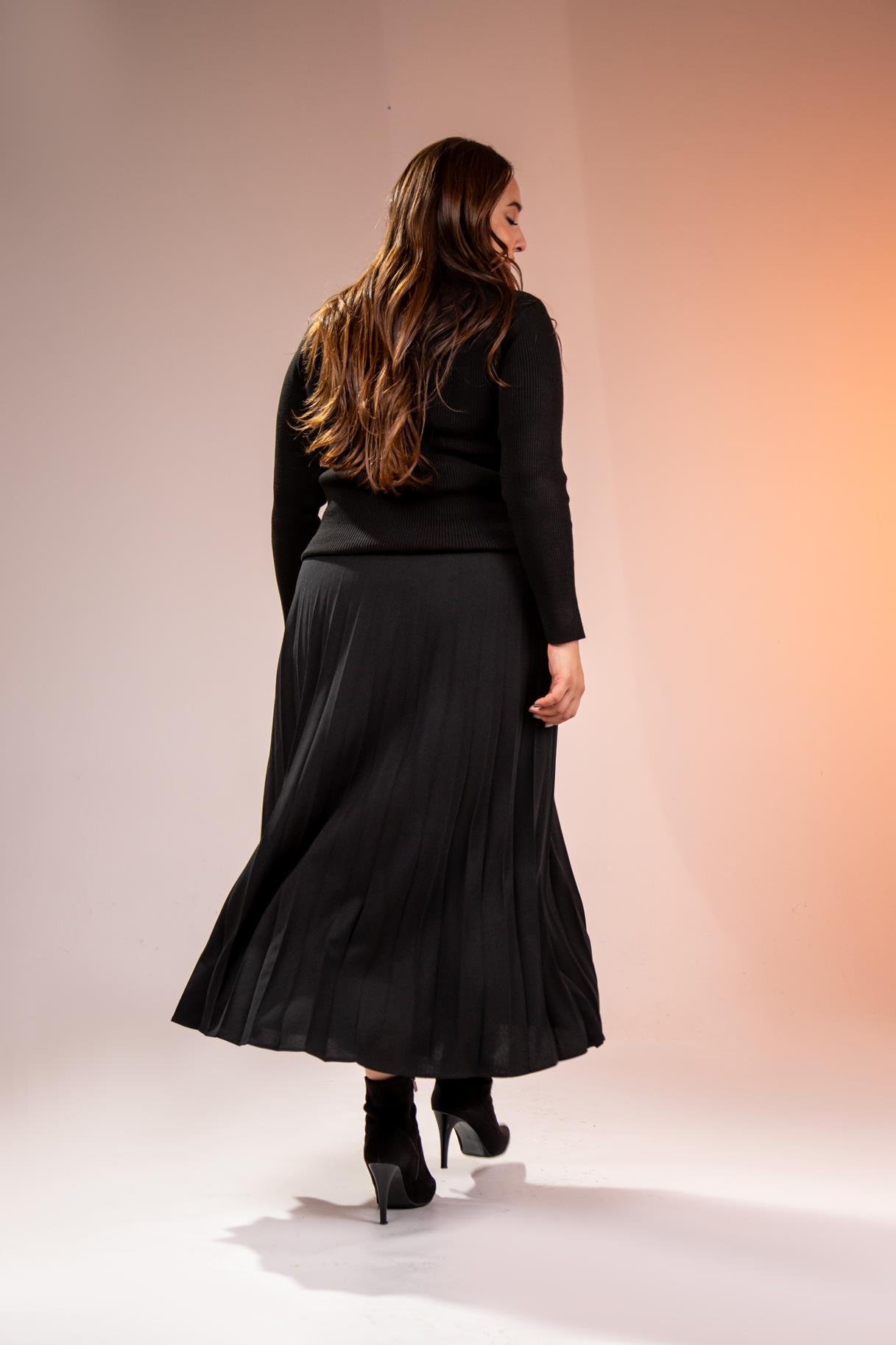 Büyük Beden 2237001 Uzun Piliseli Etek  Siyah