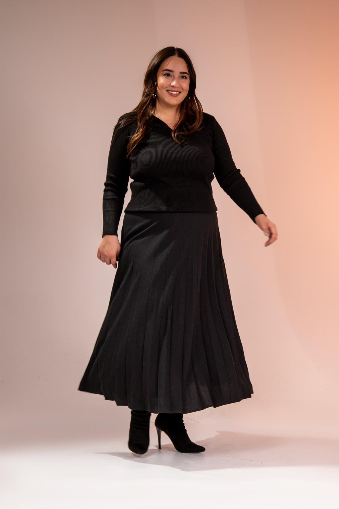 Büyük Beden 2237001 Uzun Piliseli Etek  Siyah