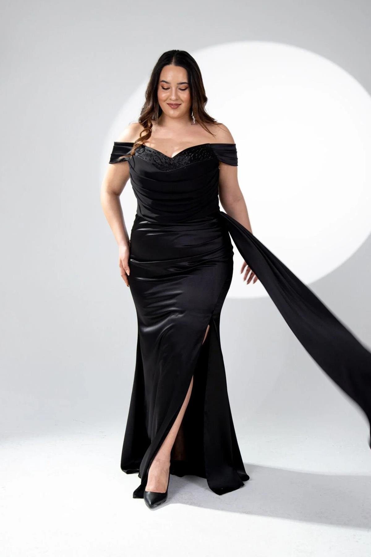 Büyük Beden 242627 Düşük Omuz Degajeli Uzun Abiye  Siyah