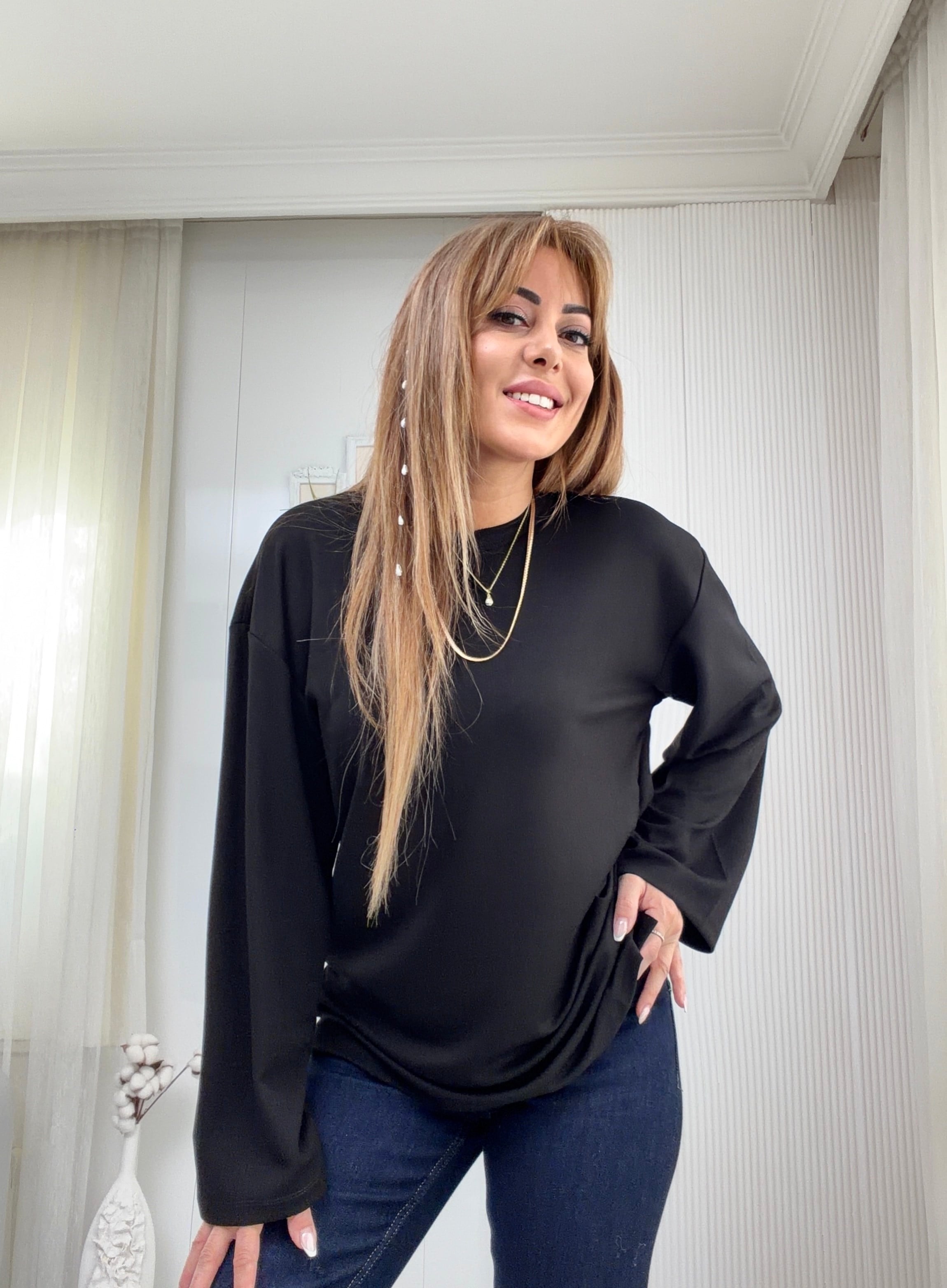 Bisiklet Yaka Siyah Uzun Kollu Bluz MODAYBUTİKBisiklet Yaka Siyah Uzun Kollu Bluz 