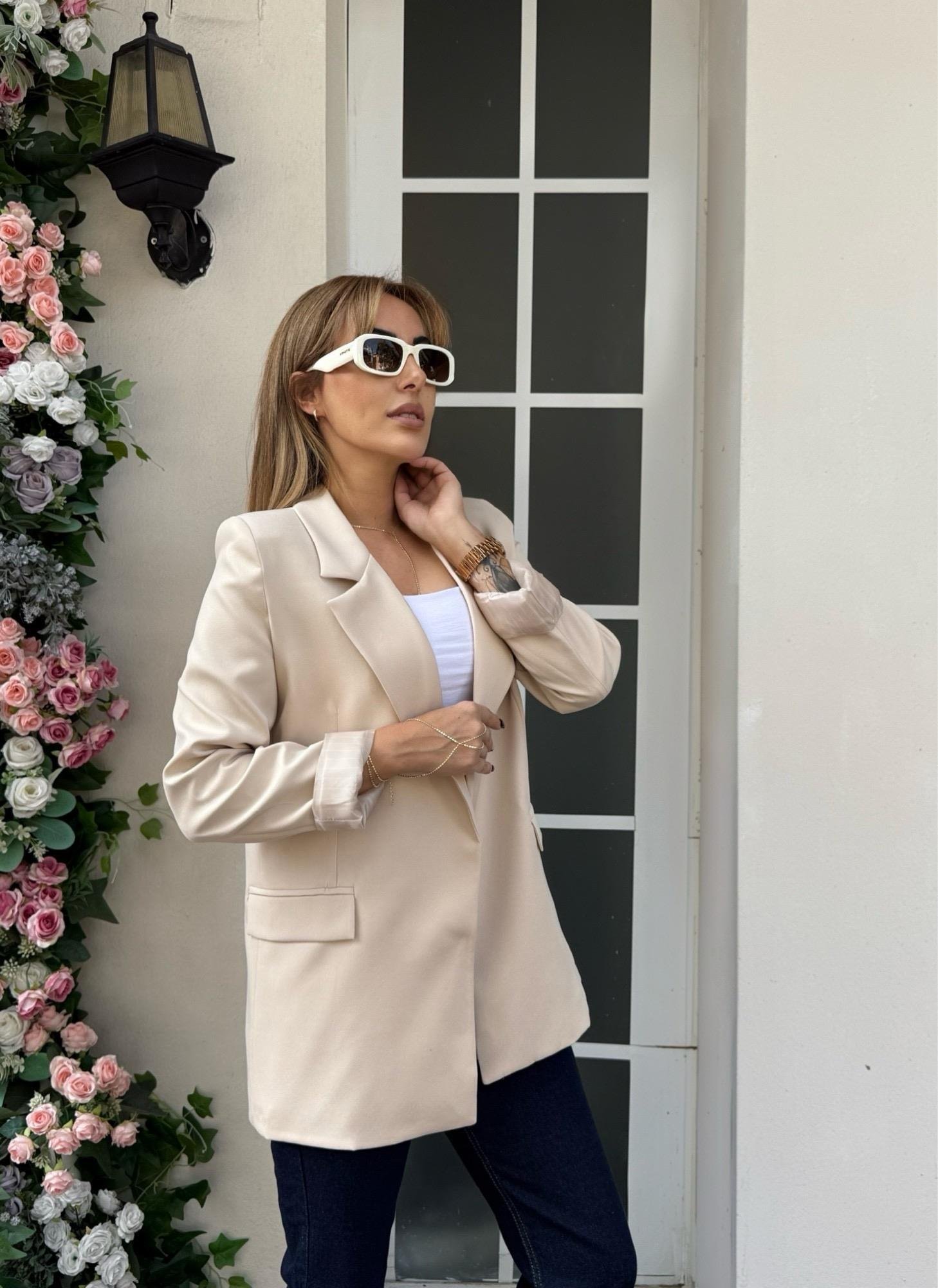 Çizgili Astar Detay Bej Blazer CeketYeni Gelenler ModayÇizgili Astar Detay Bej Blazer Ceket