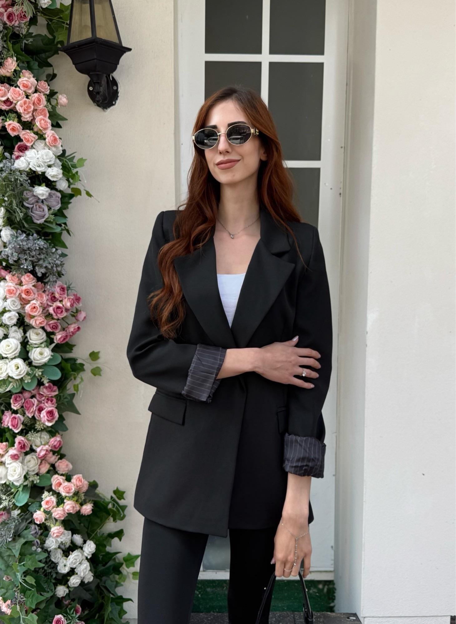 Çizgili Astar Detay Siyah Blazer CeketYeni Gelenler ModayÇizgili Astar Detay Siyah Blazer Ceket