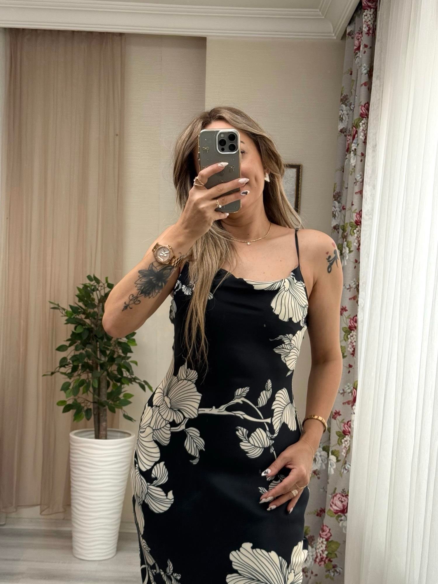 Gül Desenli Premium İpek Saten Askılı ElbiseYeni Gelenler ModayGül Desenli Premium İpek Saten Askılı Elbise