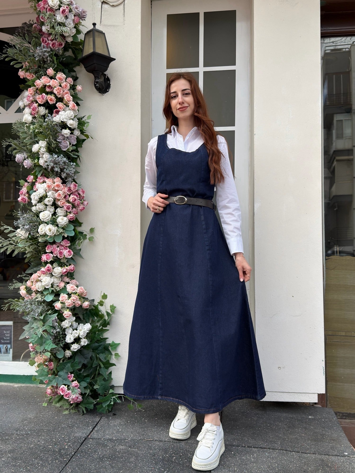 Kare Yaka Kemerli Lacivert Denim ElbiseYeni Gelenler ModayKare Yaka Kemerli Lacivert Denim Elbise