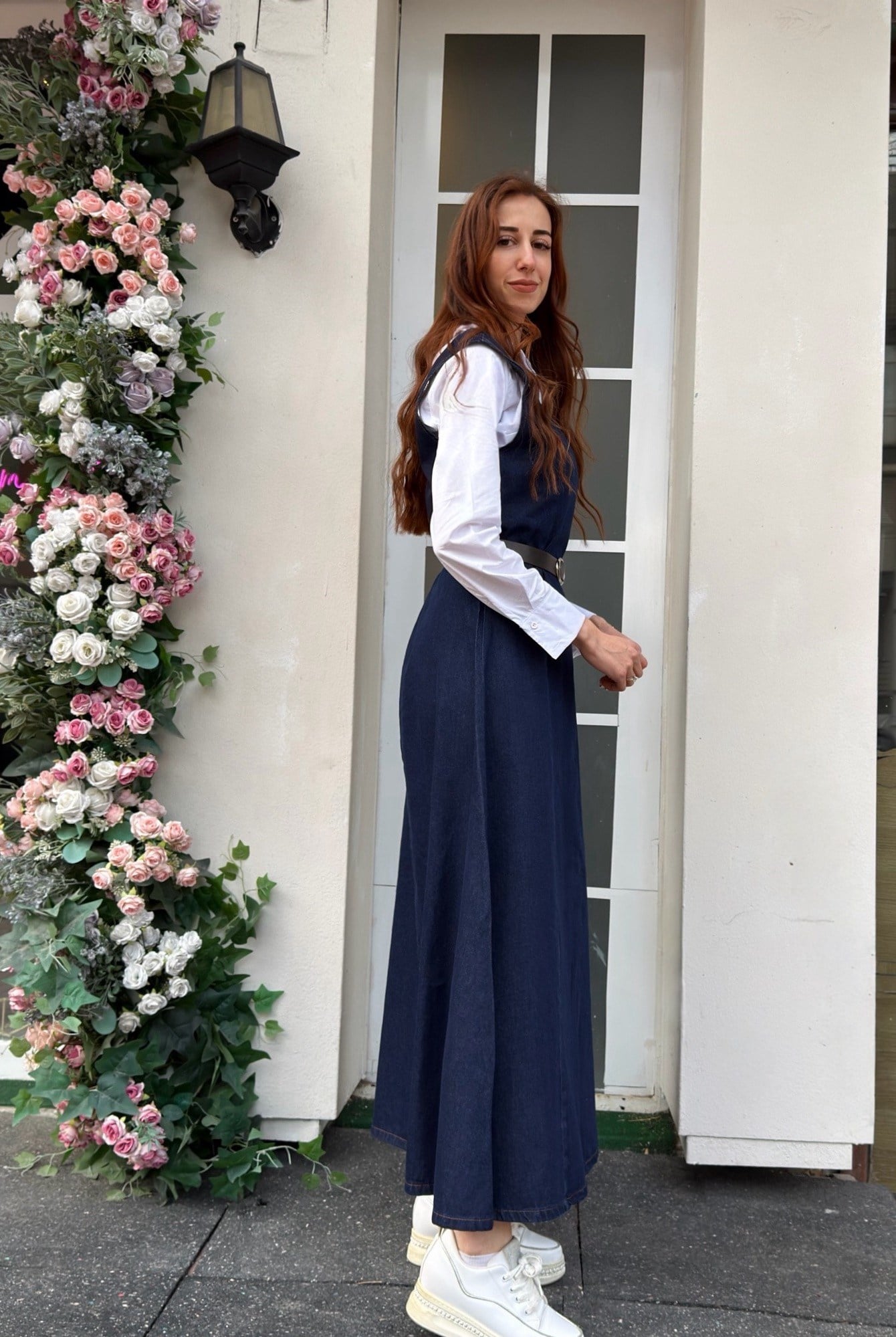 Kare Yaka Kemerli Lacivert Denim ElbiseYeni Gelenler ModayKare Yaka Kemerli Lacivert Denim Elbise