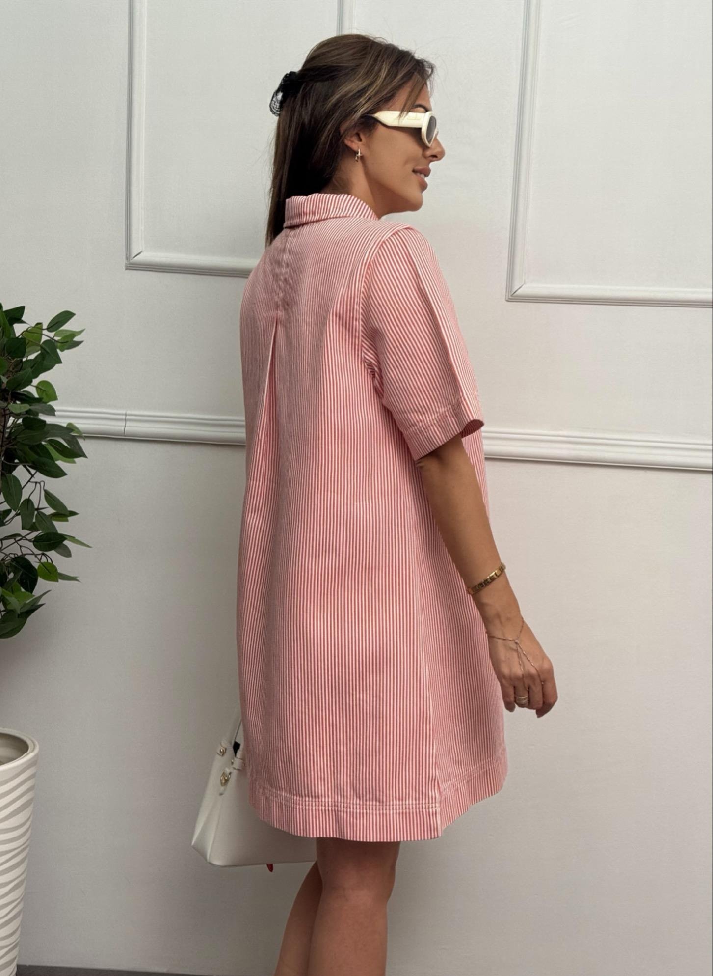 Kırmızı Beyaz Çizgili Polo Yaka Denim ElbiseYeni Gelenler ModayKırmızı Beyaz Çizgili Polo Yaka Denim Elbise