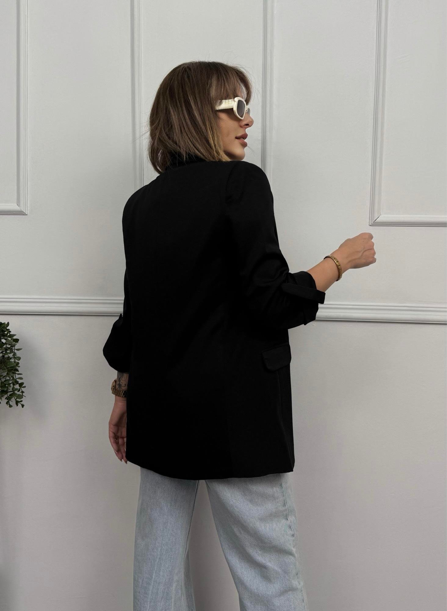 Kol Katlamalı Siyah Blazer CeketYeni Gelenler ModayKol Katlamalı Siyah Blazer Ceket