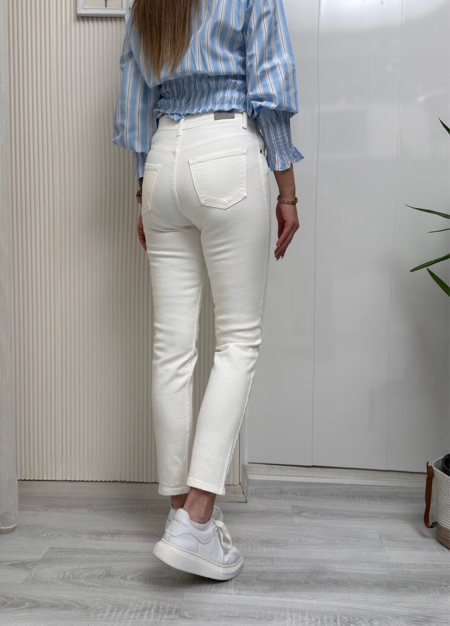 Likralı Momfit Beyaz JeanYeni Gelenler ModayLikralı Momfit Beyaz Jean