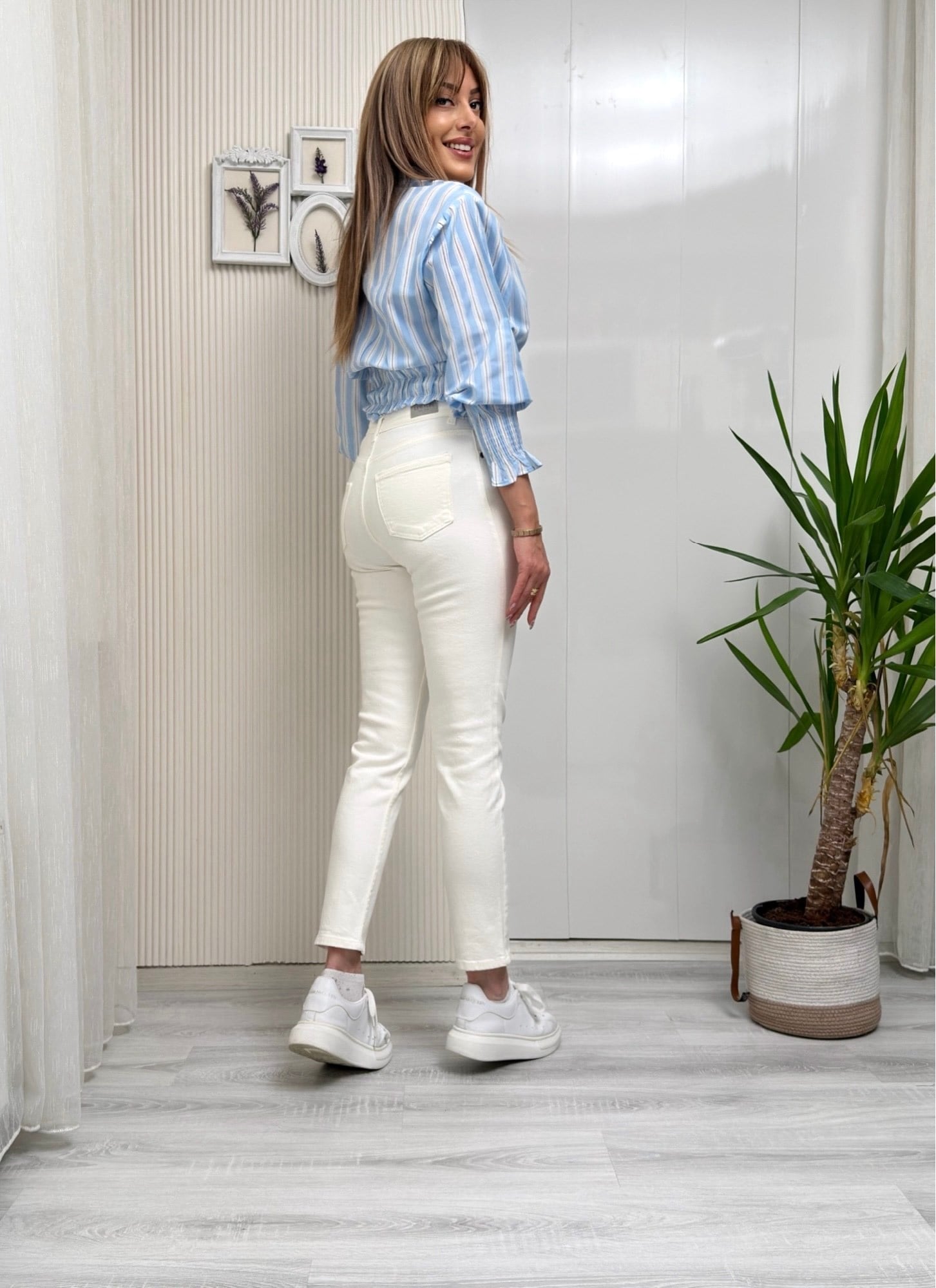 Likralı Momfit Beyaz JeanYeni Gelenler ModayLikralı Momfit Beyaz Jean