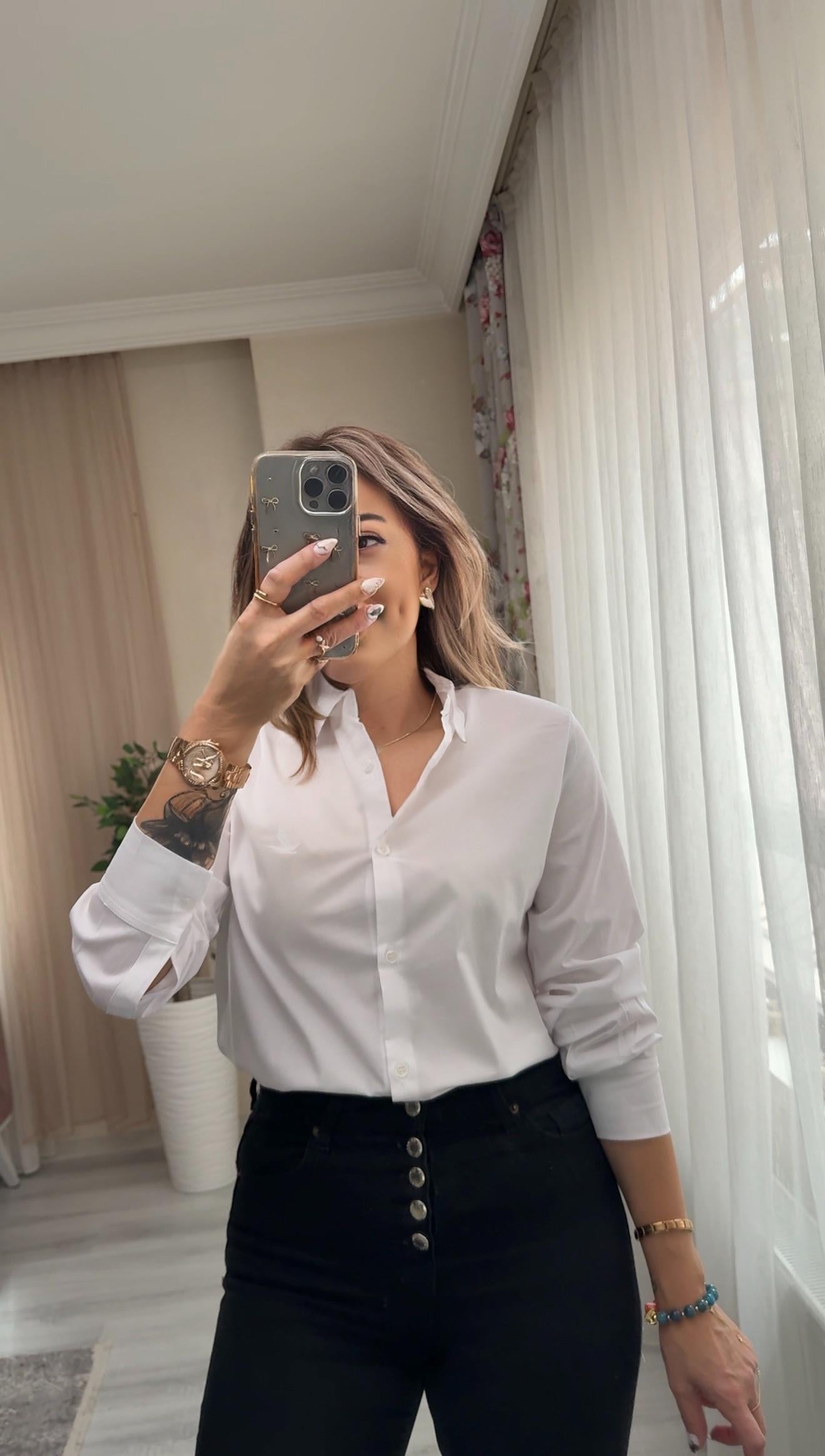 Likralı Nakışlı Beyaz GömlekYeni Gelenler ModayLikralı Nakışlı Beyaz Gömlek
