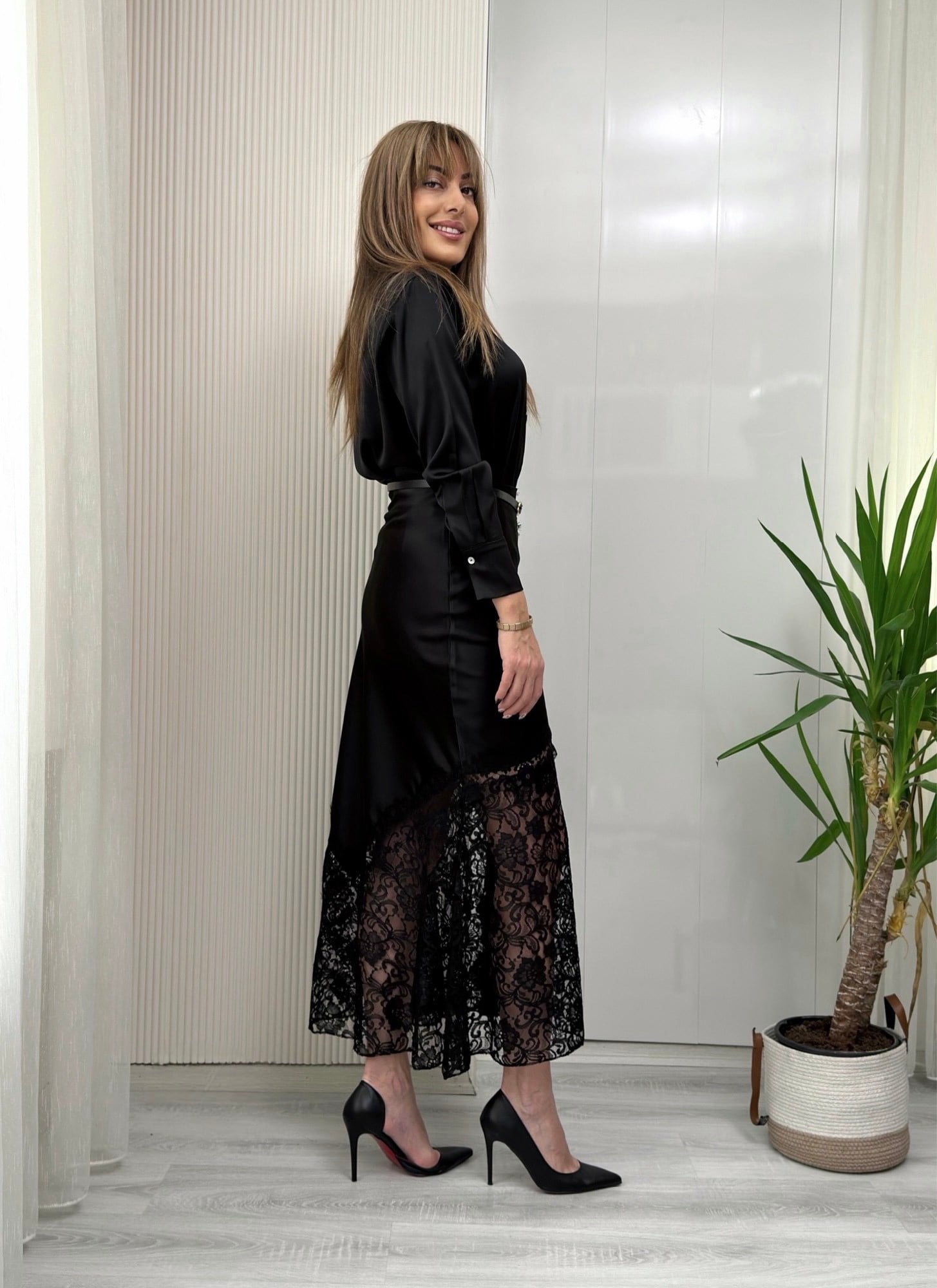 MODAYBUTİKAsimetrik Detaylı Siyah Saten Midi Etek