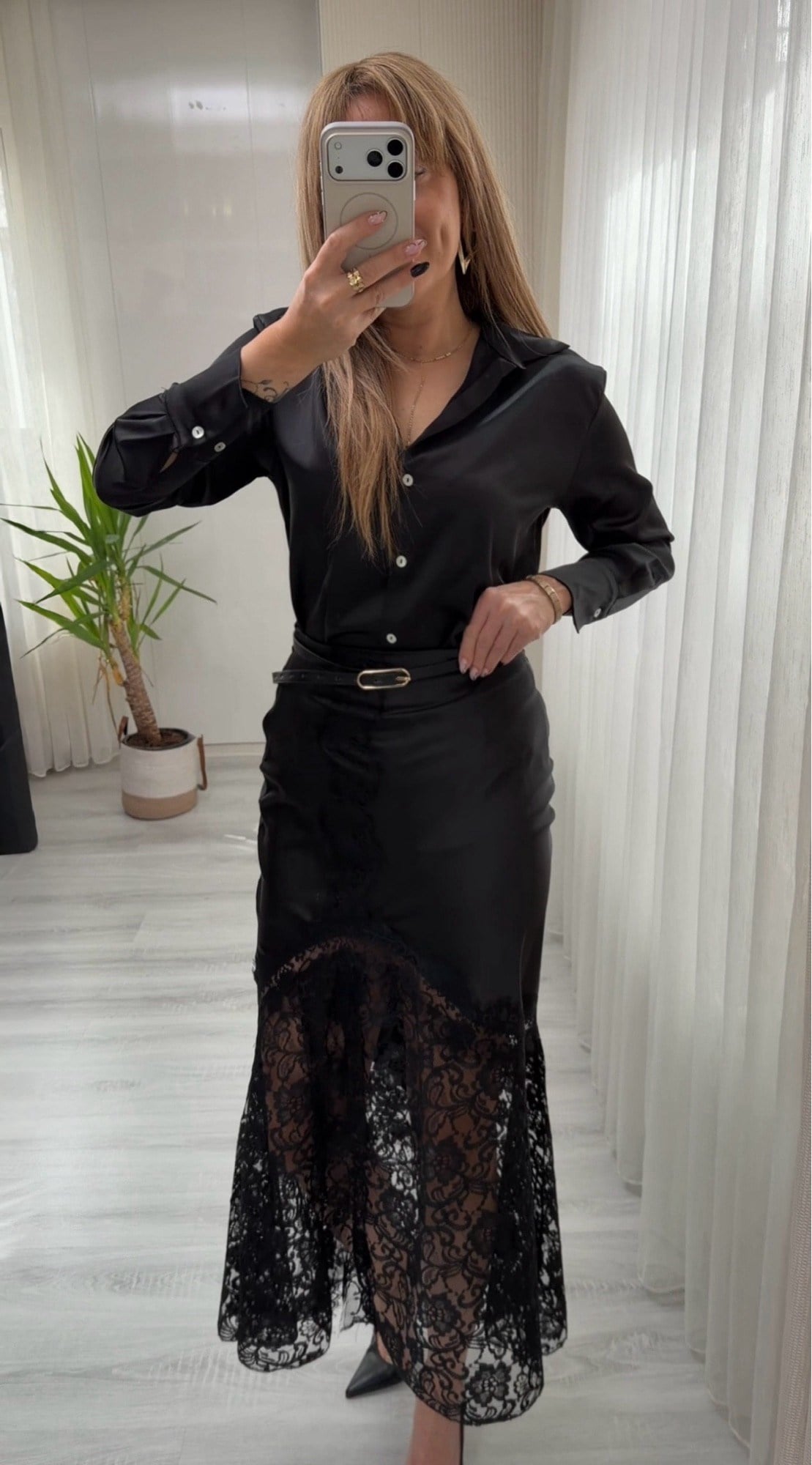 MODAYBUTİKAsimetrik Detaylı Siyah Saten Midi Etek