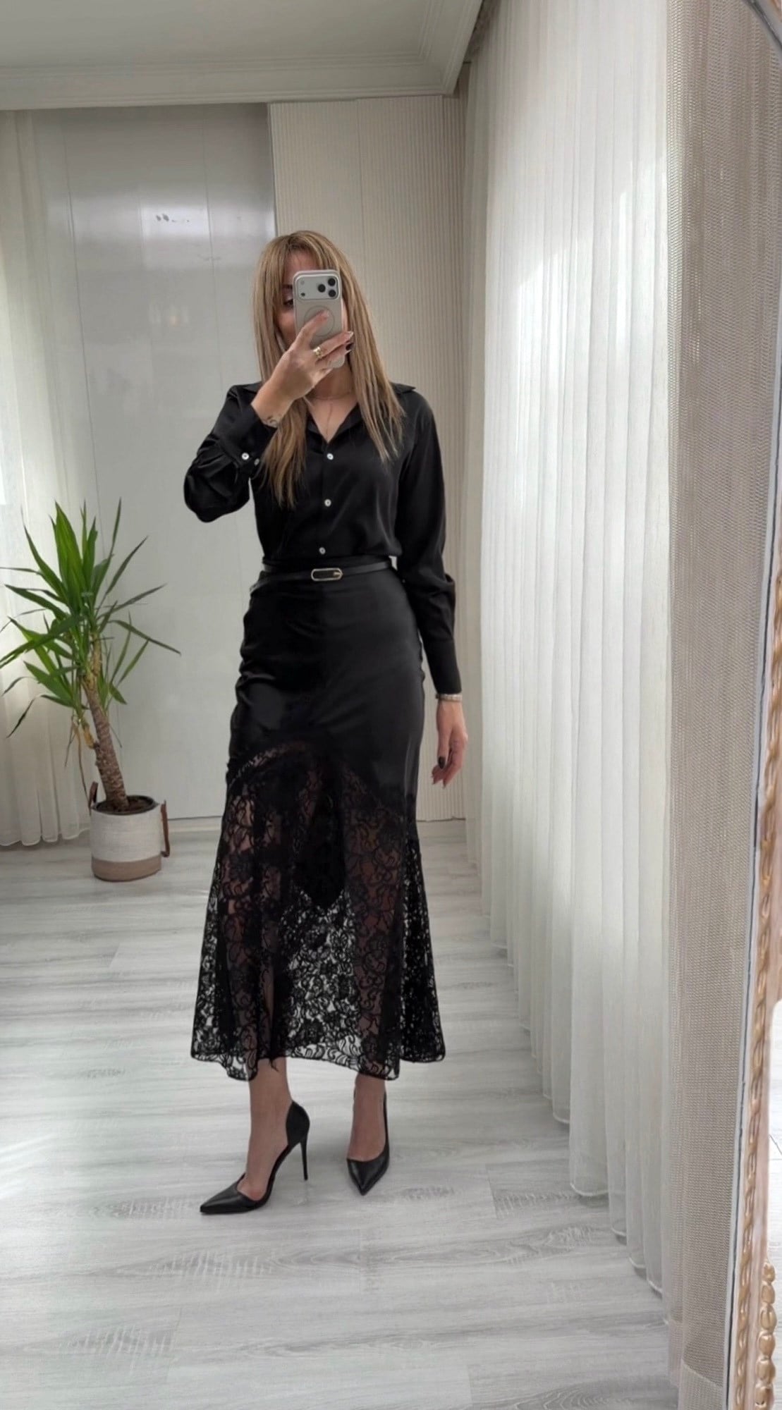 MODAYBUTİKAsimetrik Detaylı Siyah Saten Midi Etek