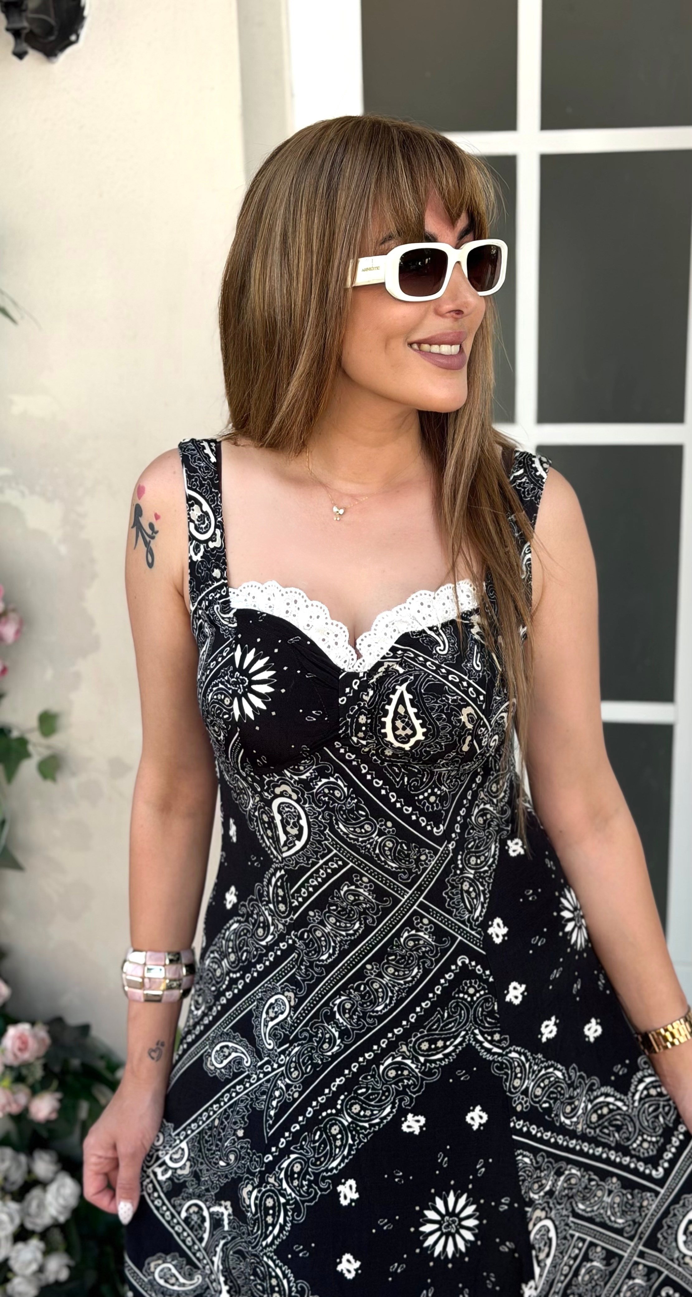 MODAYBUTİKAskılı Siyah Beyaz Paisley Desenli Fisto Detay Maxi Elbise 