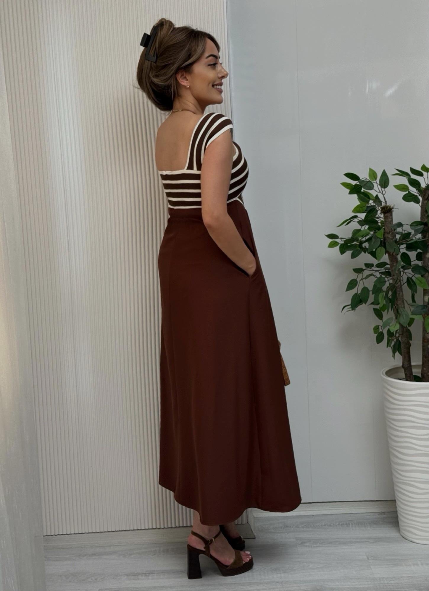 MODAYBUTİKÇapraz Triko Detaylı Kahverengi Poplin Elbise 