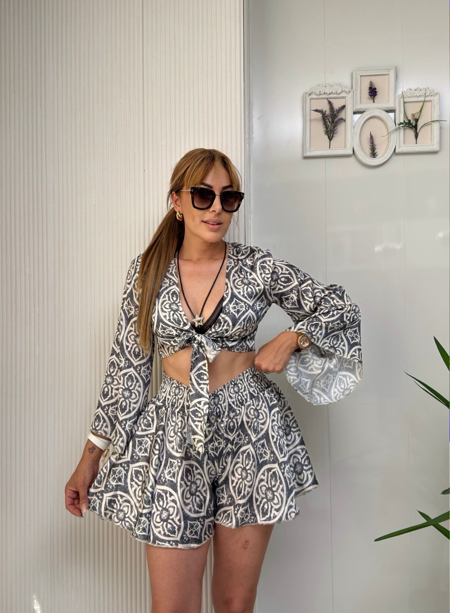 MODAYBUTİKEtnik Desenli Bağlamalı Crop Şort Takım
