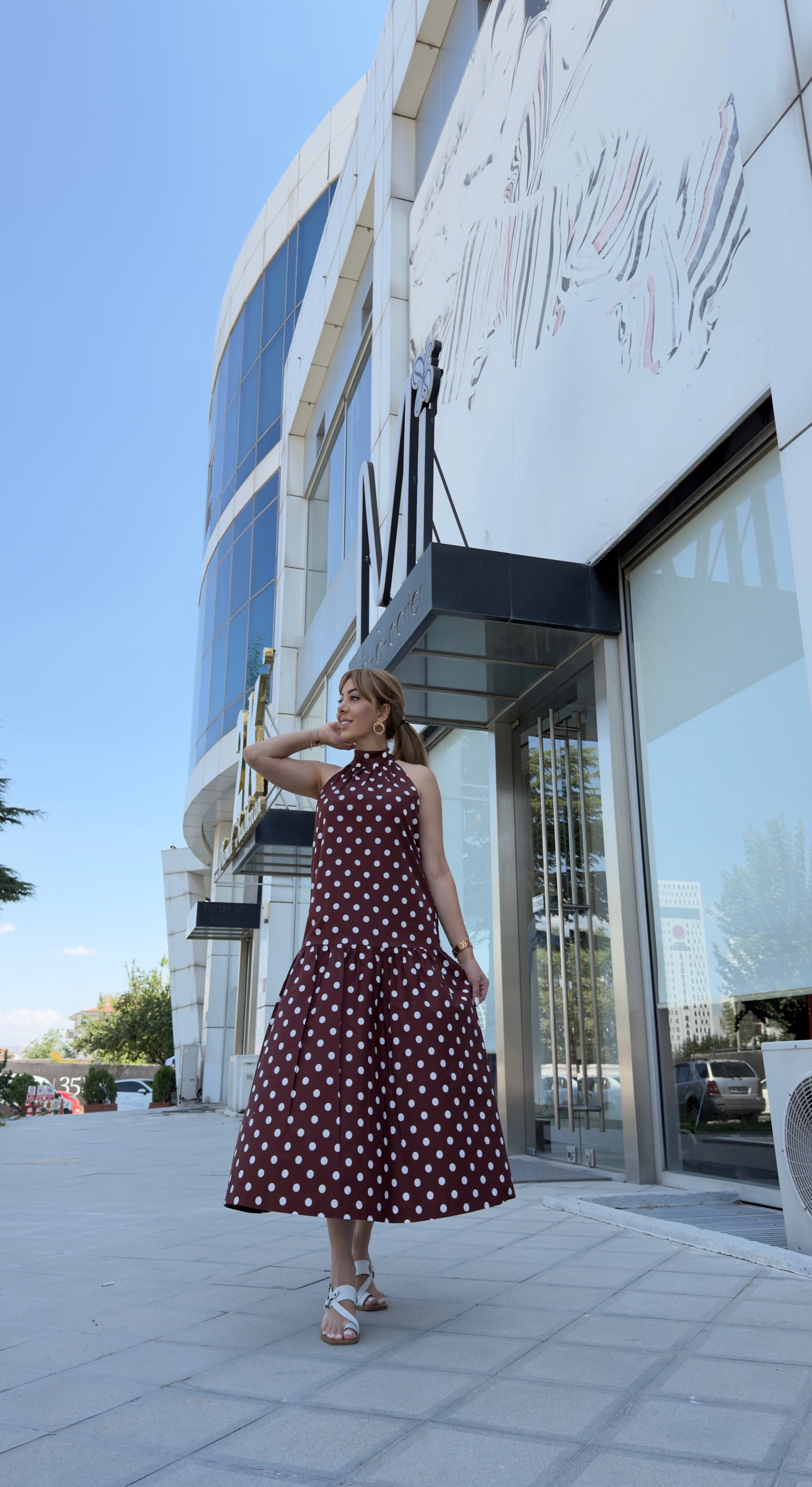 MODAYBUTİKKahve Puantiyeli Halter Yaka  Volan Detay Maxi Elbise