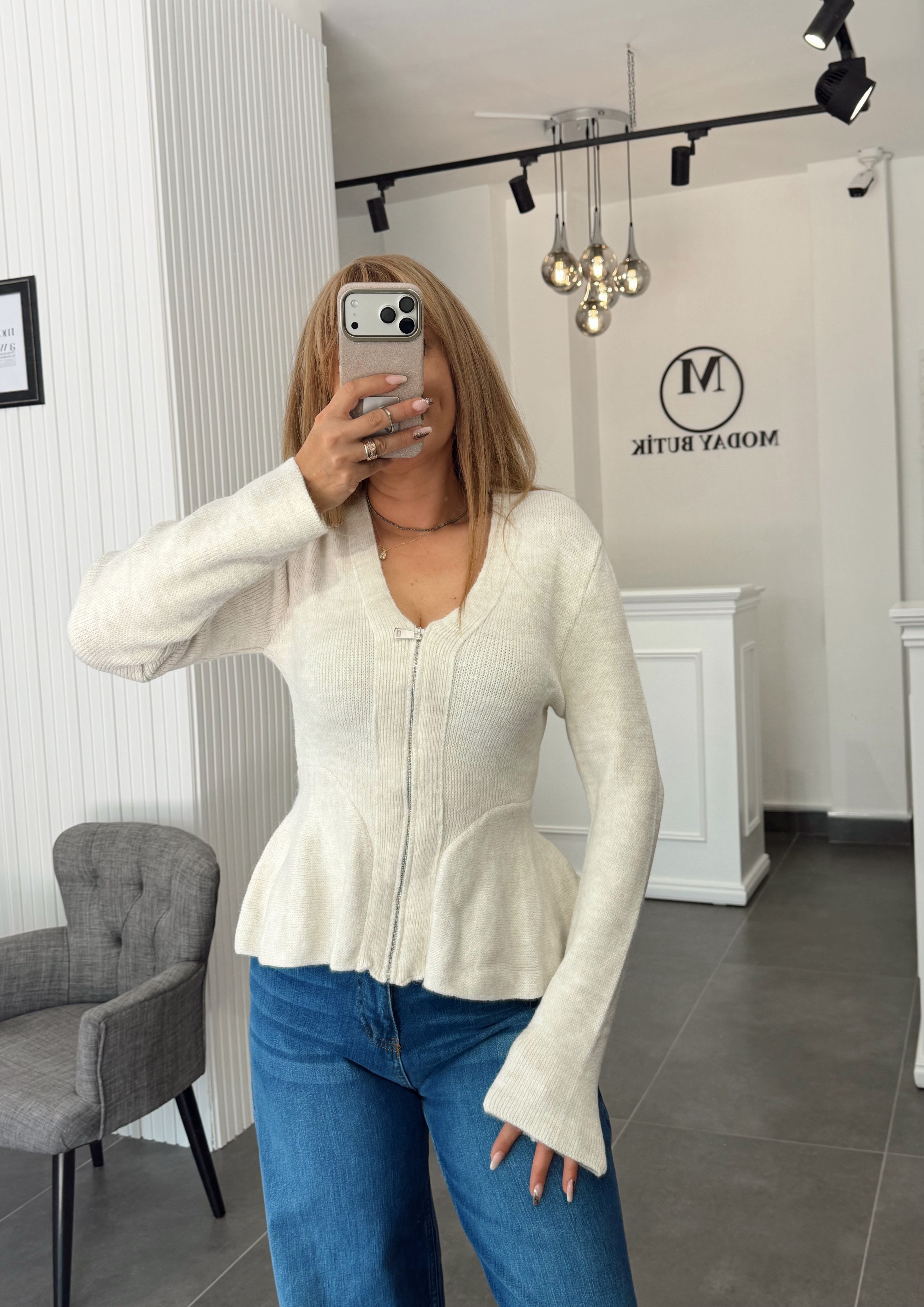 MODAYBUTİKKrem Önden Fermuarlı Peplum Yün Hırka