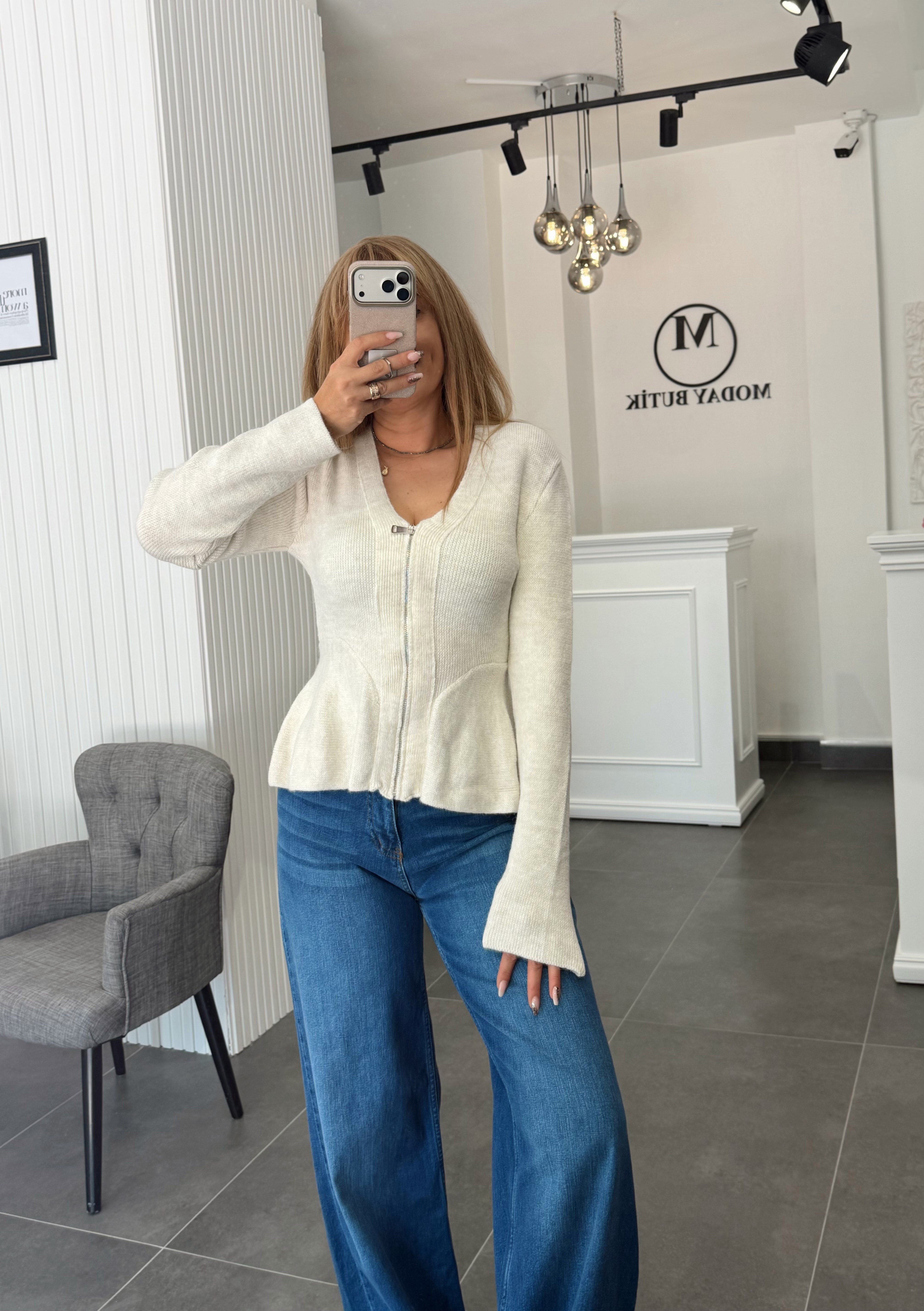 MODAYBUTİKKrem Önden Fermuarlı Peplum Yün Hırka