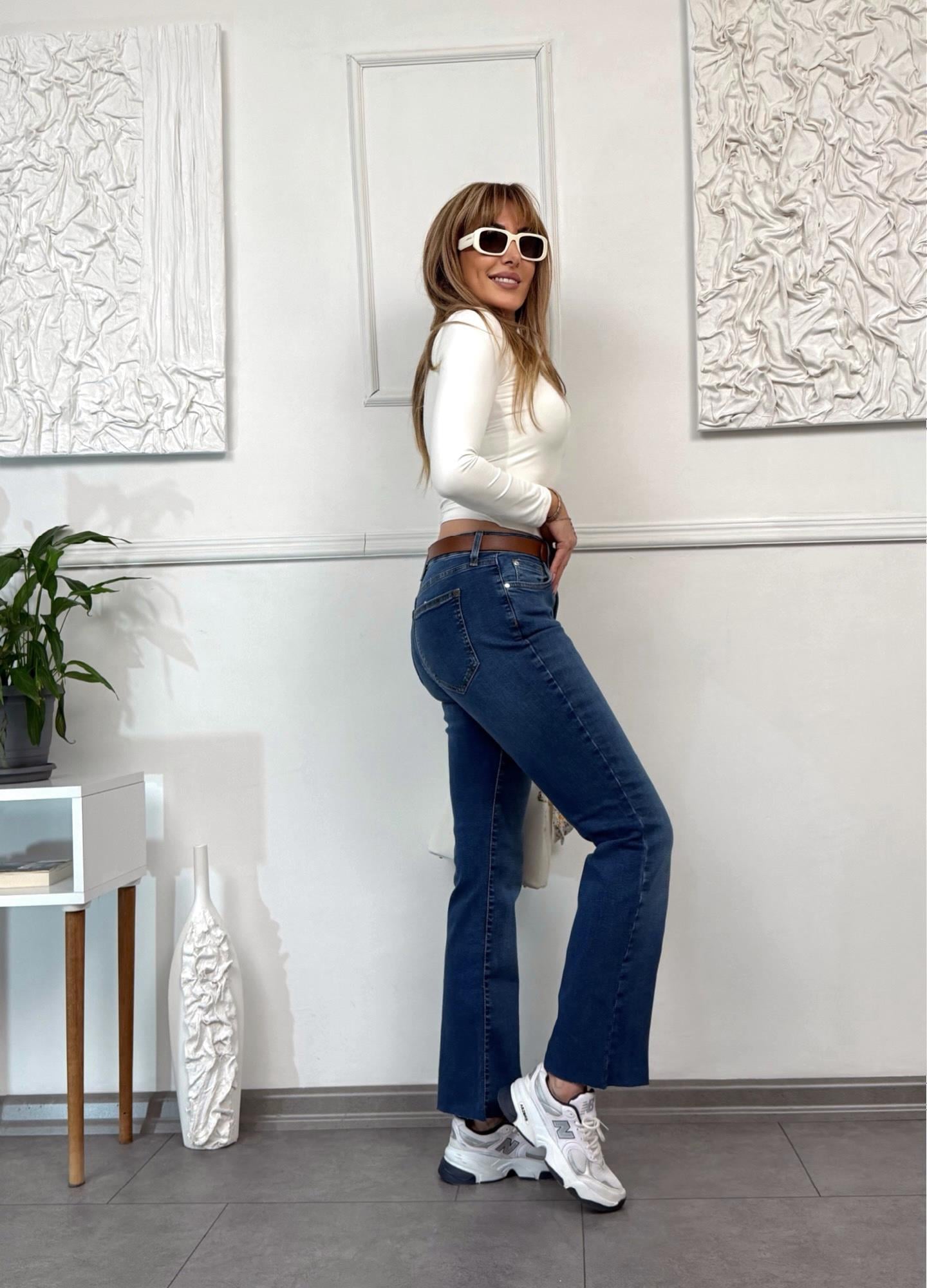 MODAYBUTİKMavi Kesik Paça Esnek Jean