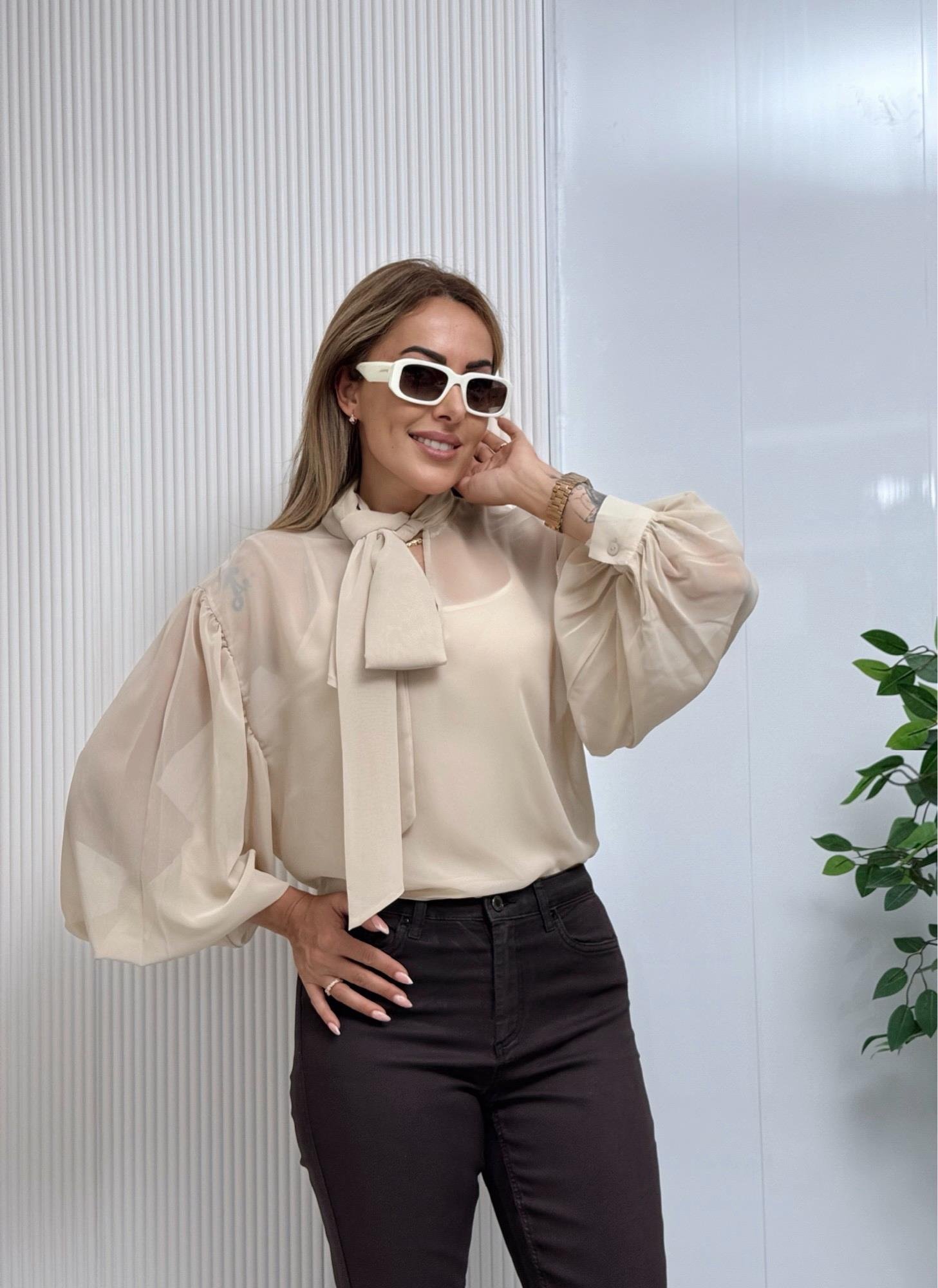 MODAYBUTİKSoft Beige Fiyonk Yaka Bluz