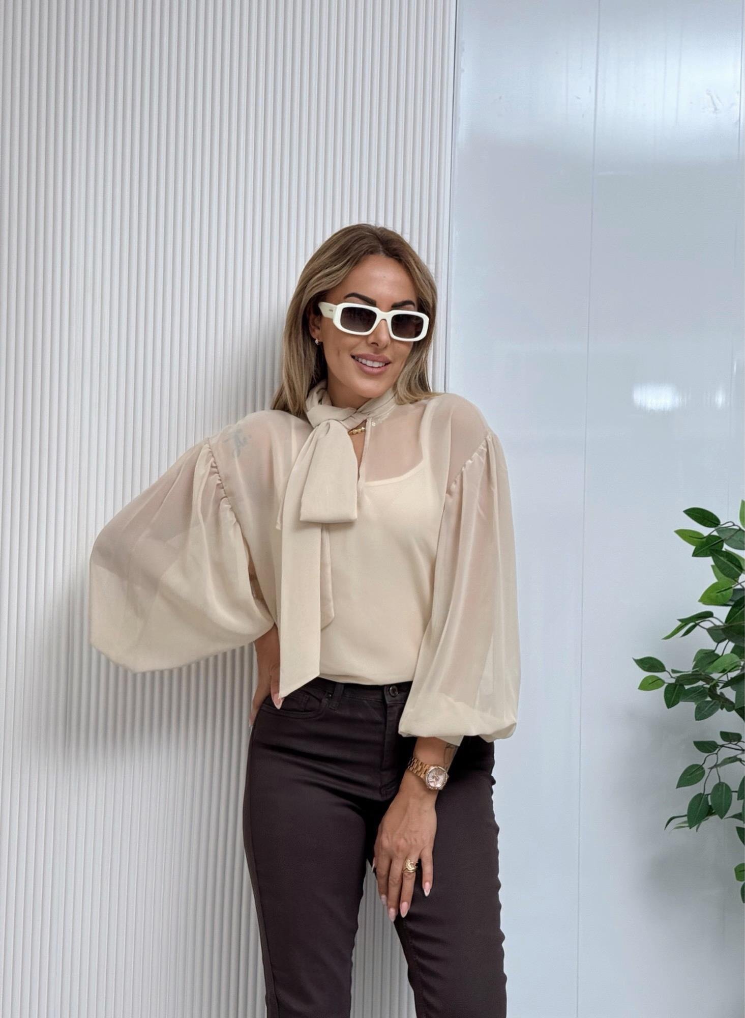MODAYBUTİKSoft Beige Fiyonk Yaka Bluz