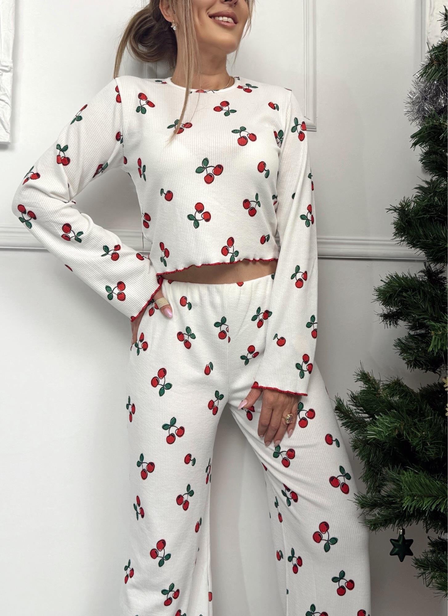 MODAYBUTİKTasarım Kiraz Desenli Pijama Takımı