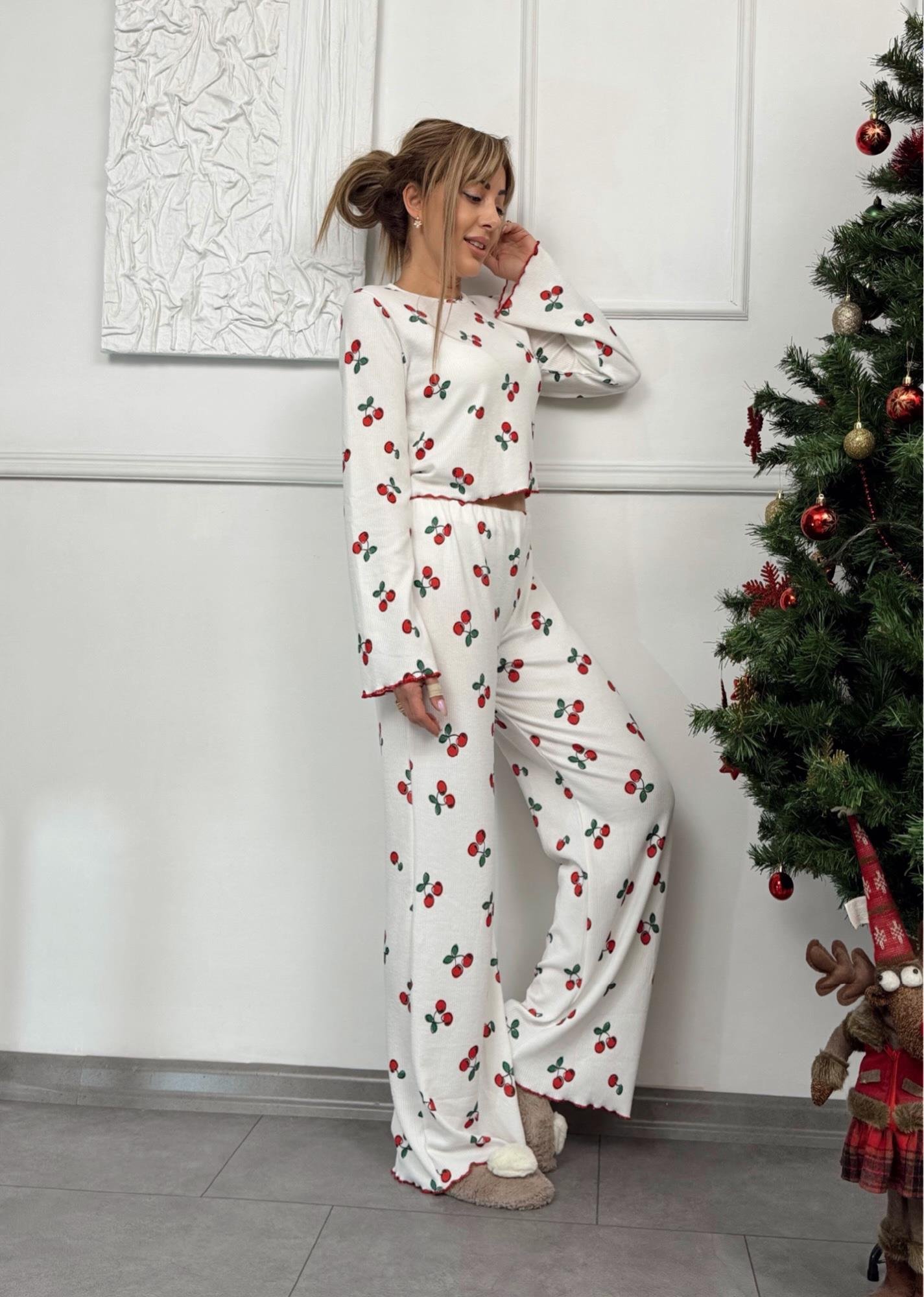 MODAYBUTİKTasarım Kiraz Desenli Pijama Takımı