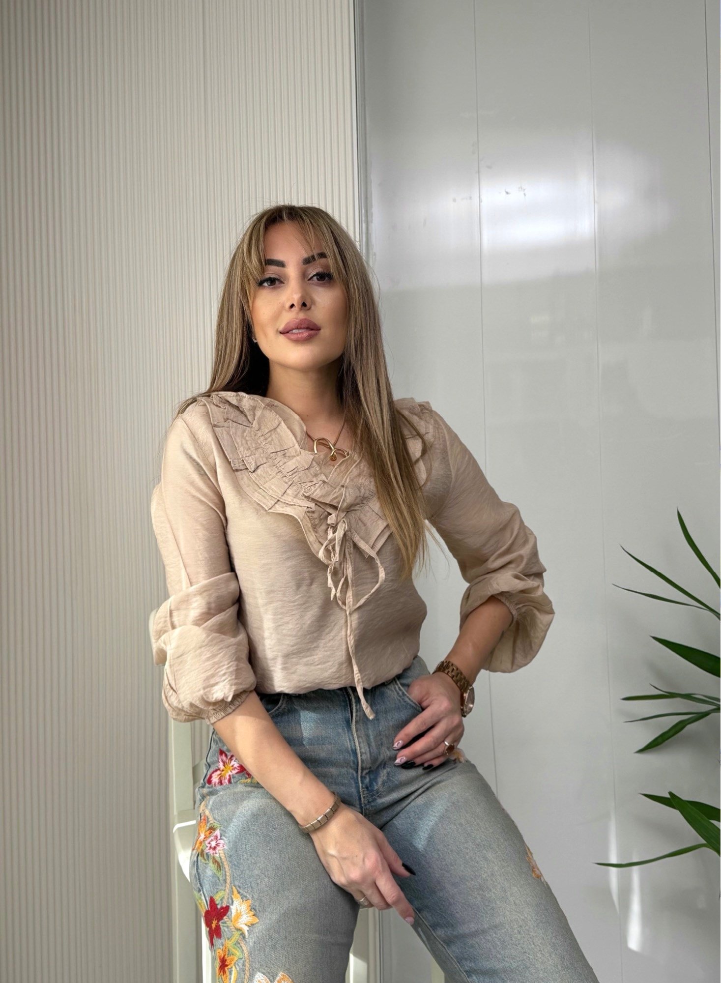 MODAYBUTİKYakası Fırfırlı Vizon Gömlek