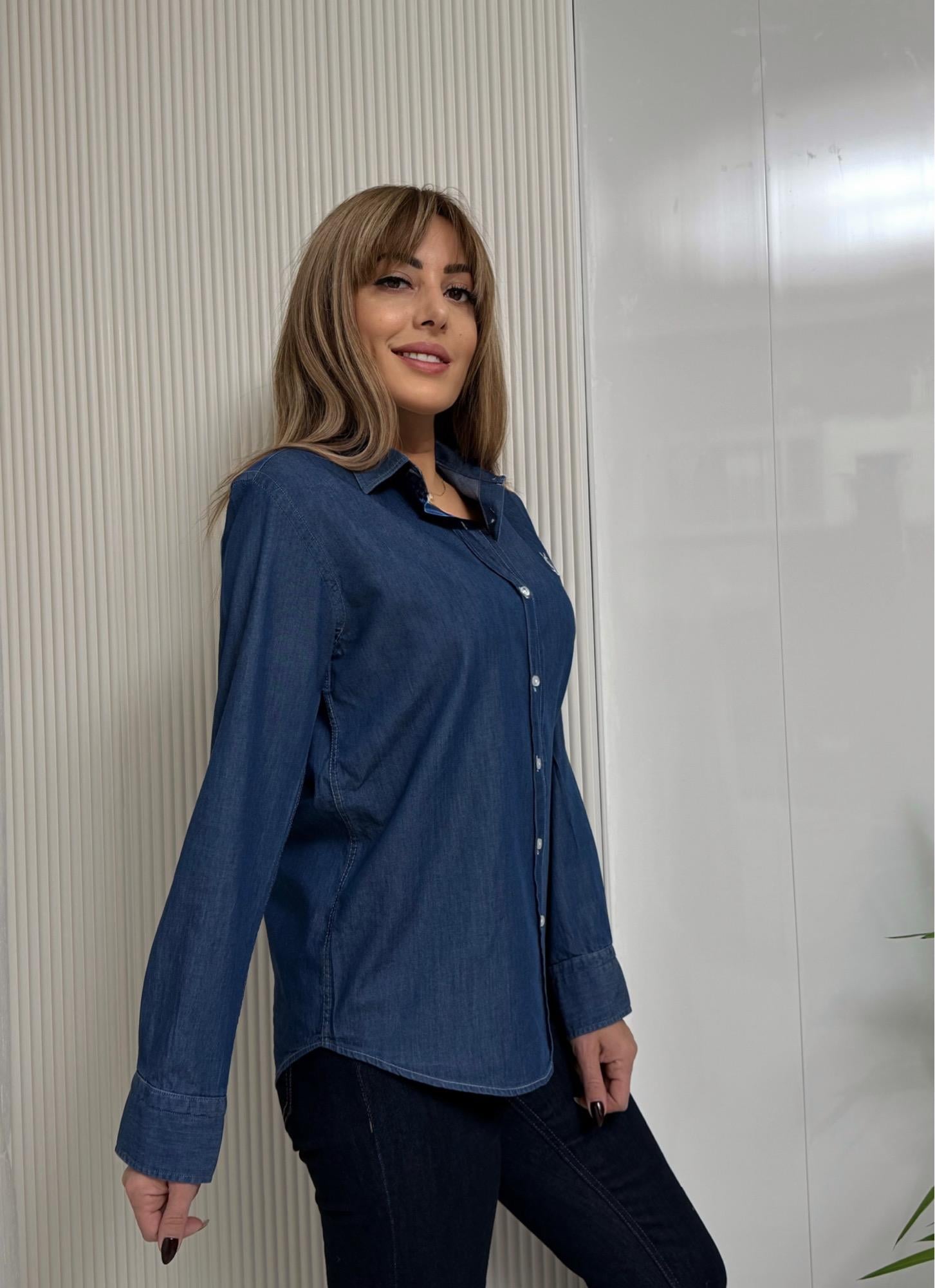 Nakışlı Lacivert Denim GömlekYeni Gelenler ModayNakışlı Lacivert Denim Gömlek