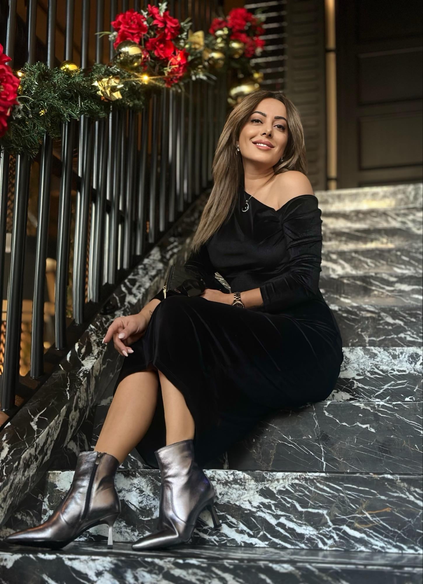 Omuz Detaylı Maxi Boy Kadife ElbiseYeni Gelenler ModayOmuz Detaylı Maxi Boy Kadife Elbise