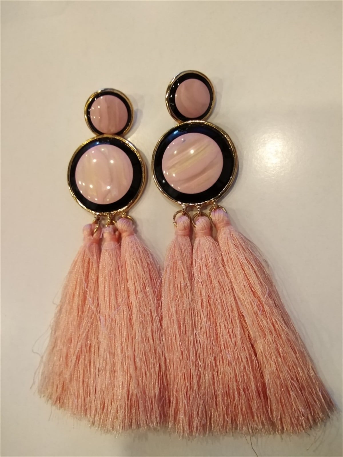 Pembe Püsküllü KüpeYeni Geleneler ModayPembe Püsküllü Küpe