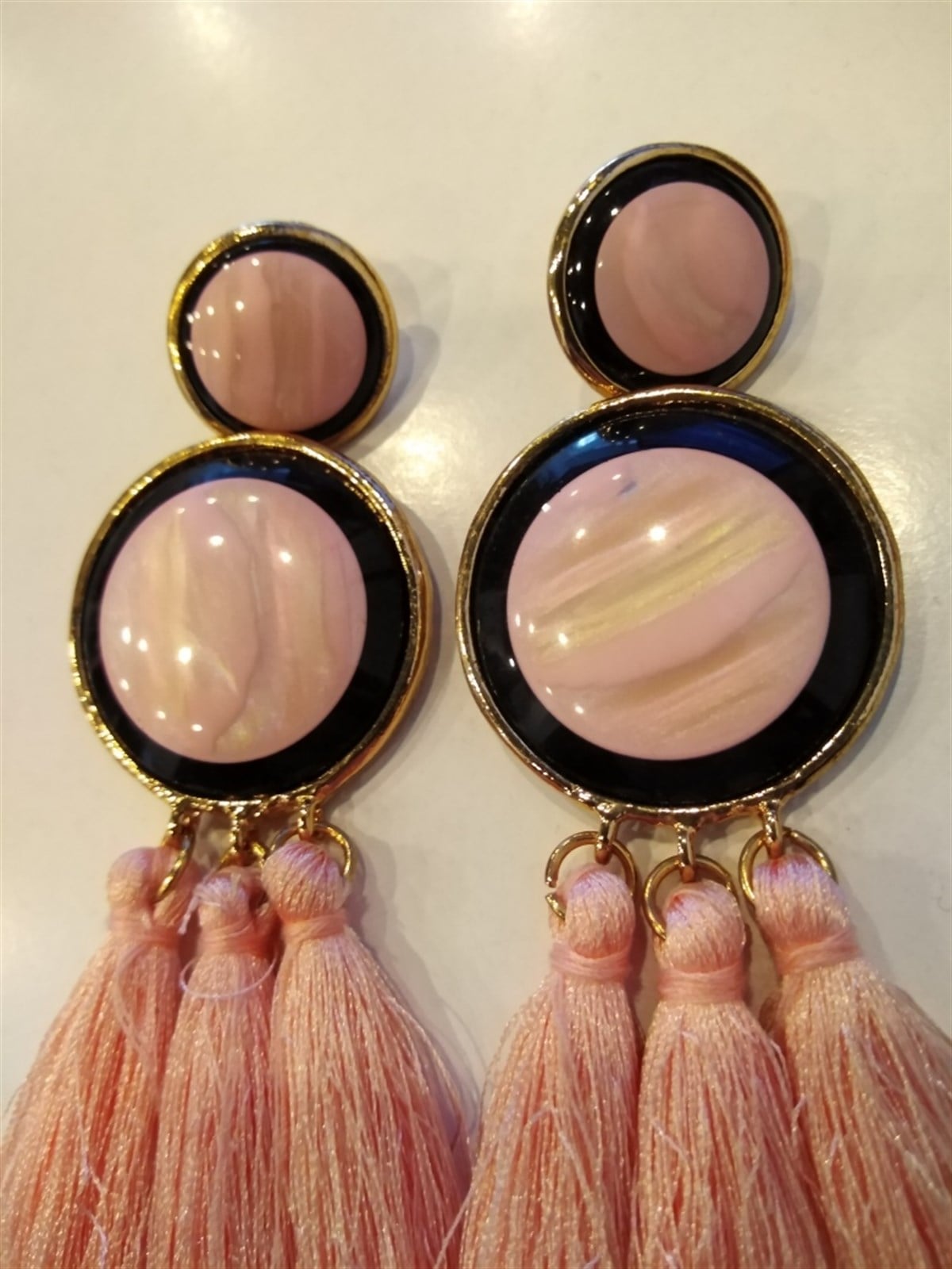 Pembe Püsküllü KüpeYeni Geleneler ModayPembe Püsküllü Küpe