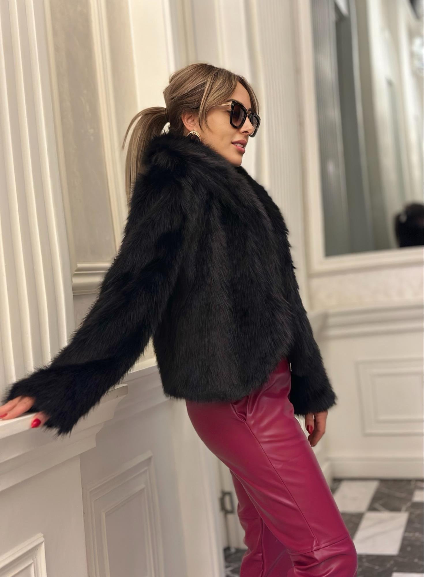 Premium Yakalı İthal Siyah Kürk MontYeni Gelenler ModayPremium Yakalı İthal Siyah Kürk Mont